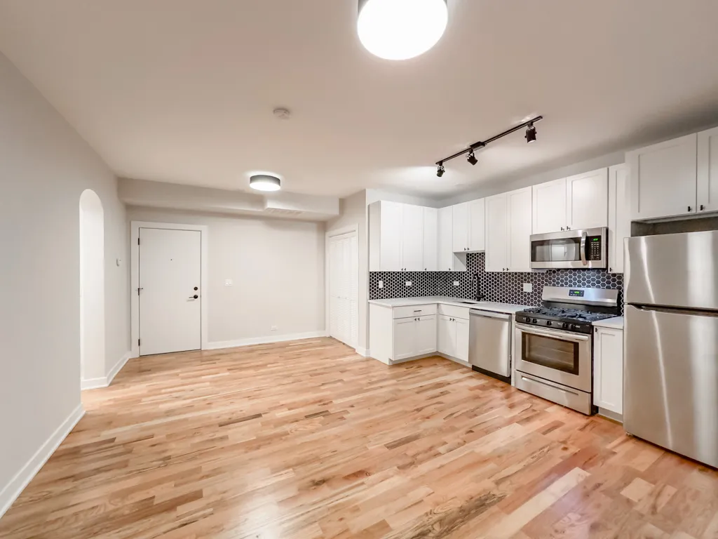 656 W WRIGHTWOOD AVE 60614-656 W Wrightwood-Chicago-IL