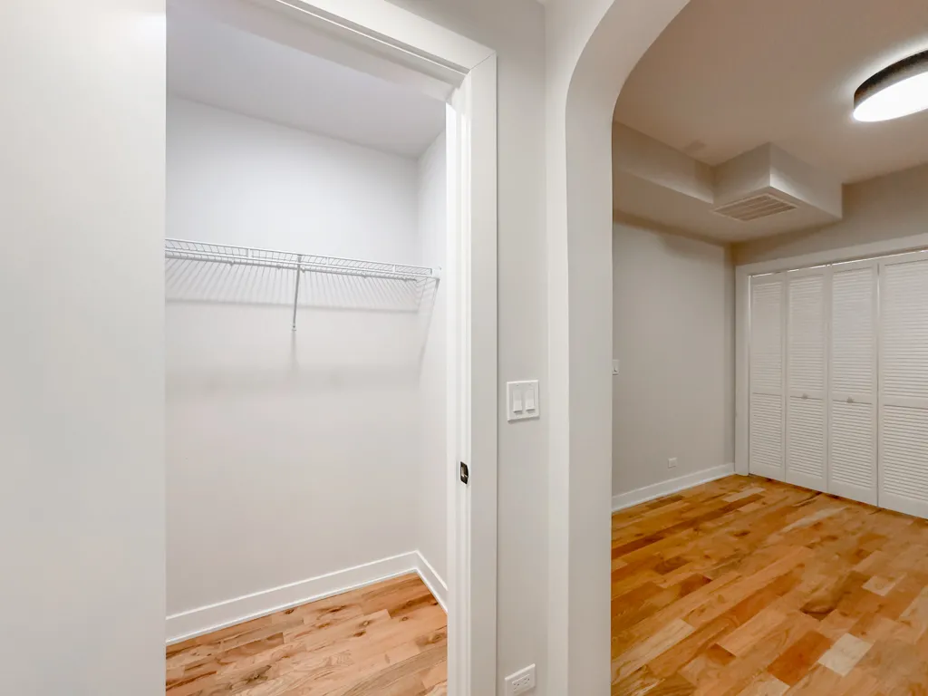 656 W WRIGHTWOOD AVE 60614-656 W Wrightwood-Chicago-IL