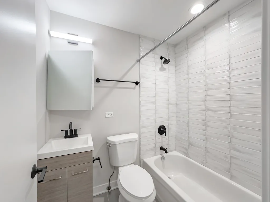 656 W WRIGHTWOOD AVE 60614-656 W Wrightwood-Chicago-IL