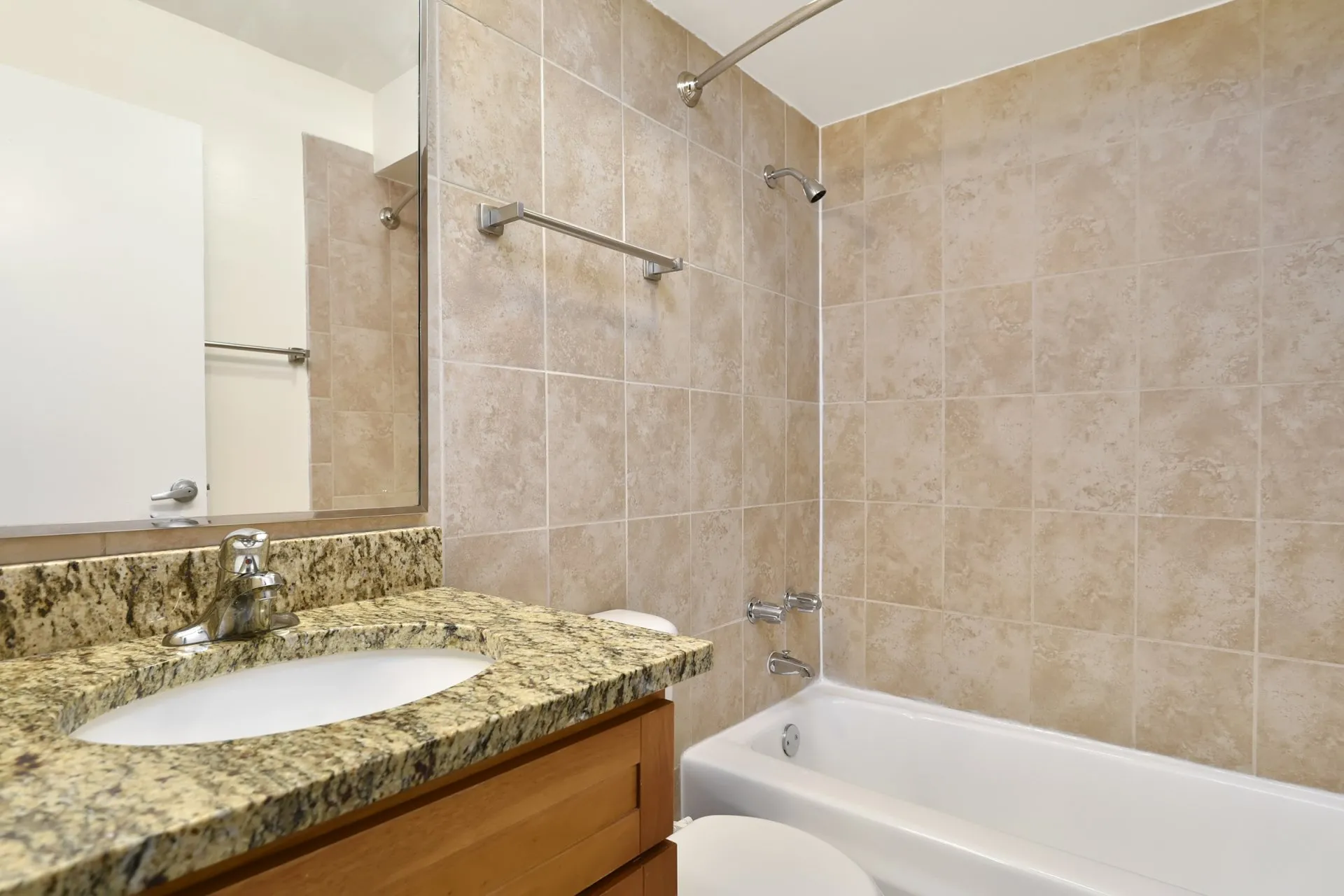 kitchen at Reside on Stratford Apartments in Chicago