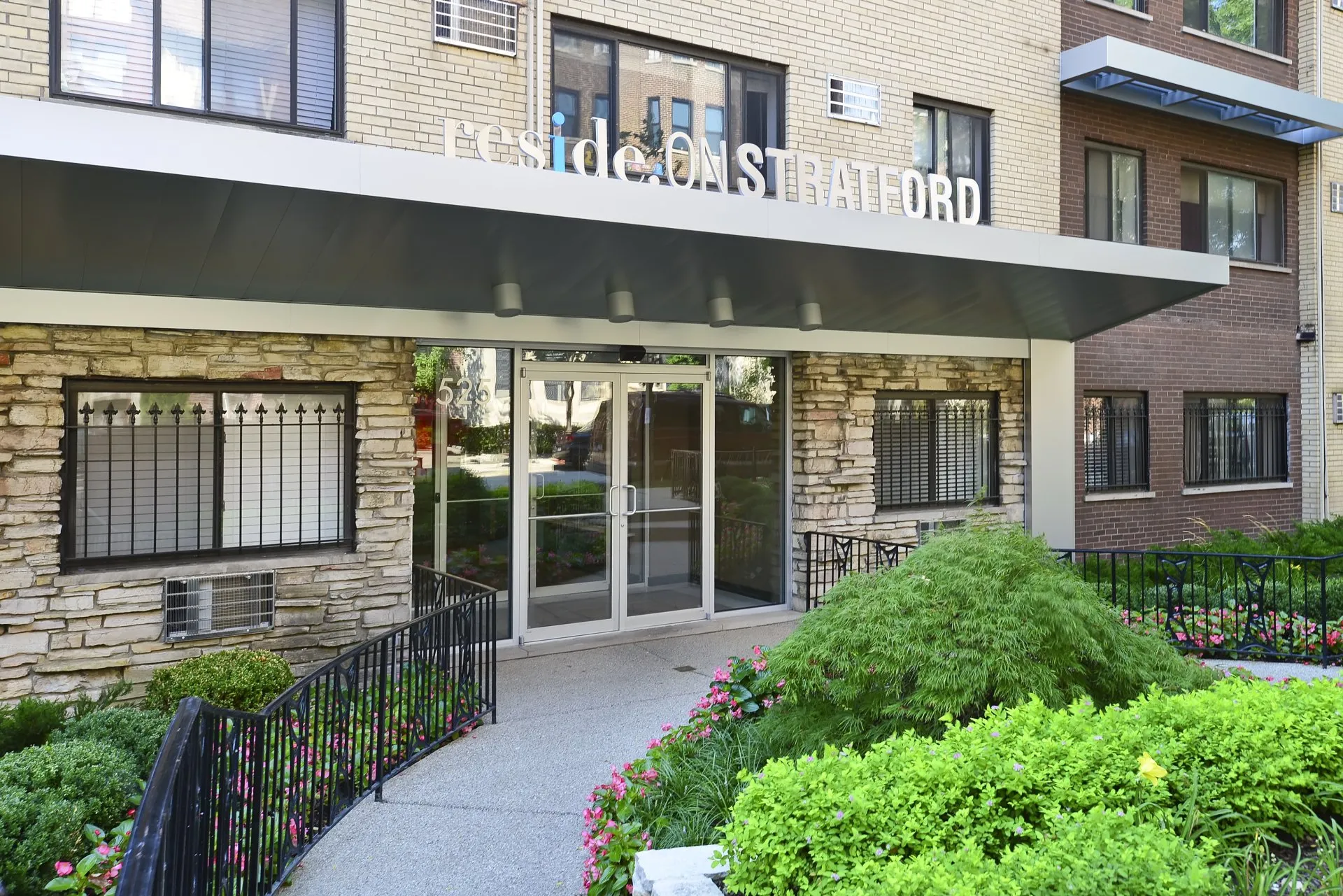 kitchen at Reside on Stratford Apartments in Chicago