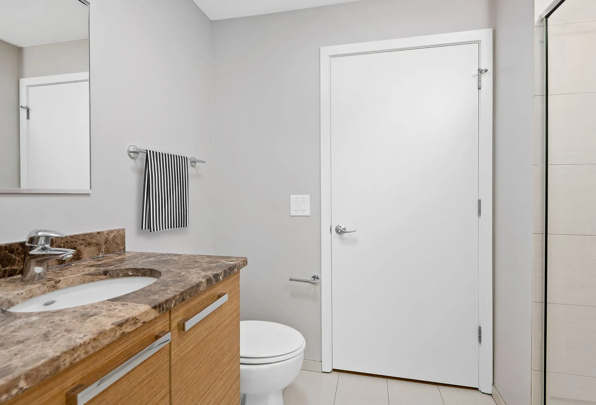 model kitchen apartment at 24 South Morgan Apartments