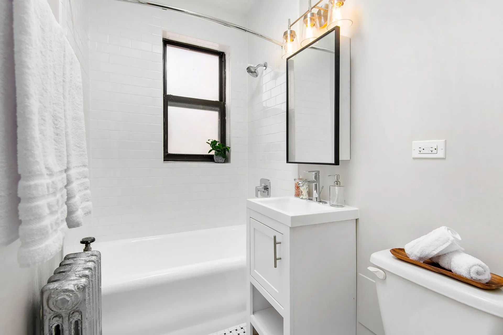 Reside at Belmont Harbor Apartments