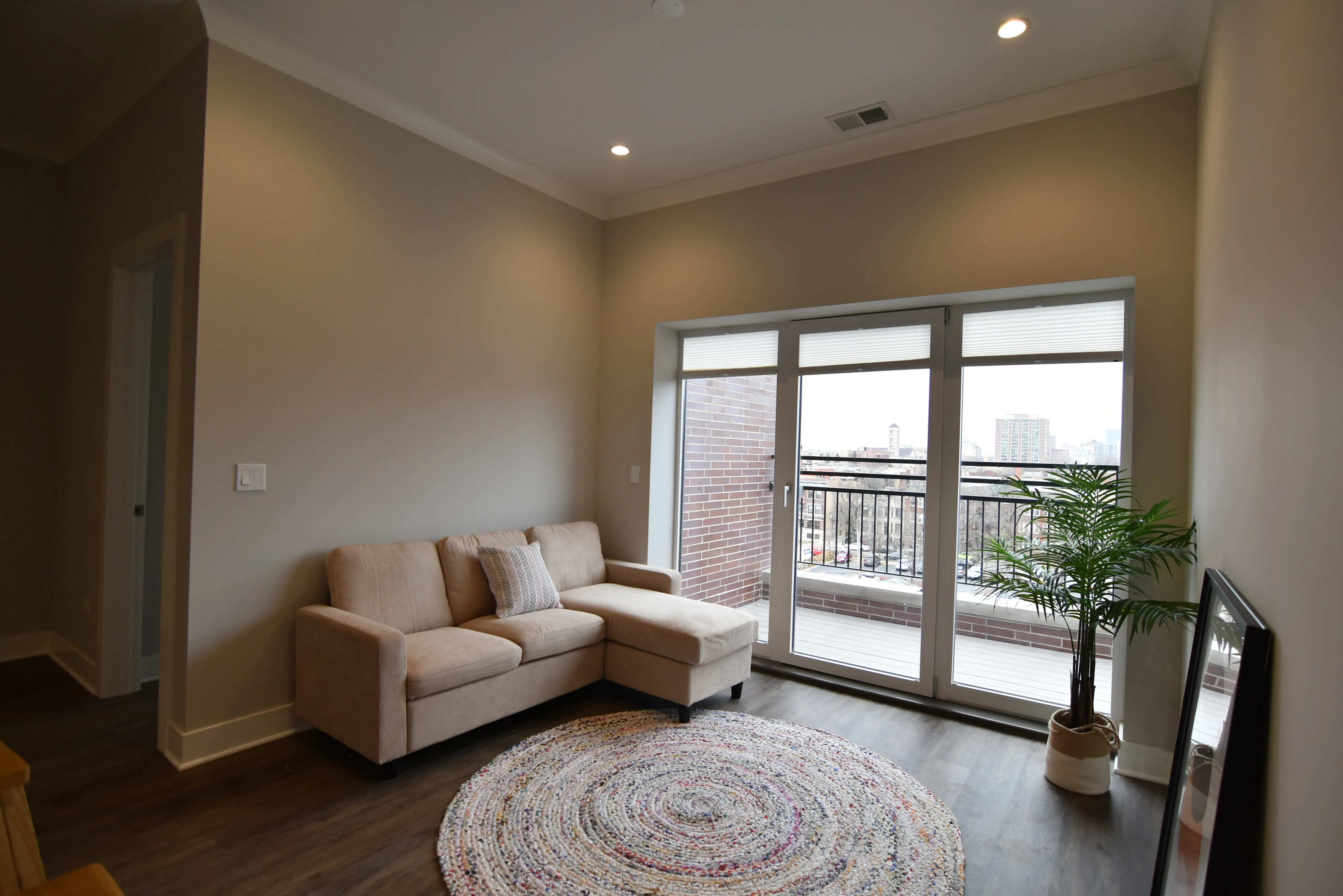  W Irving Park Rd    60613-927 W Irving Park-Chicago-IL