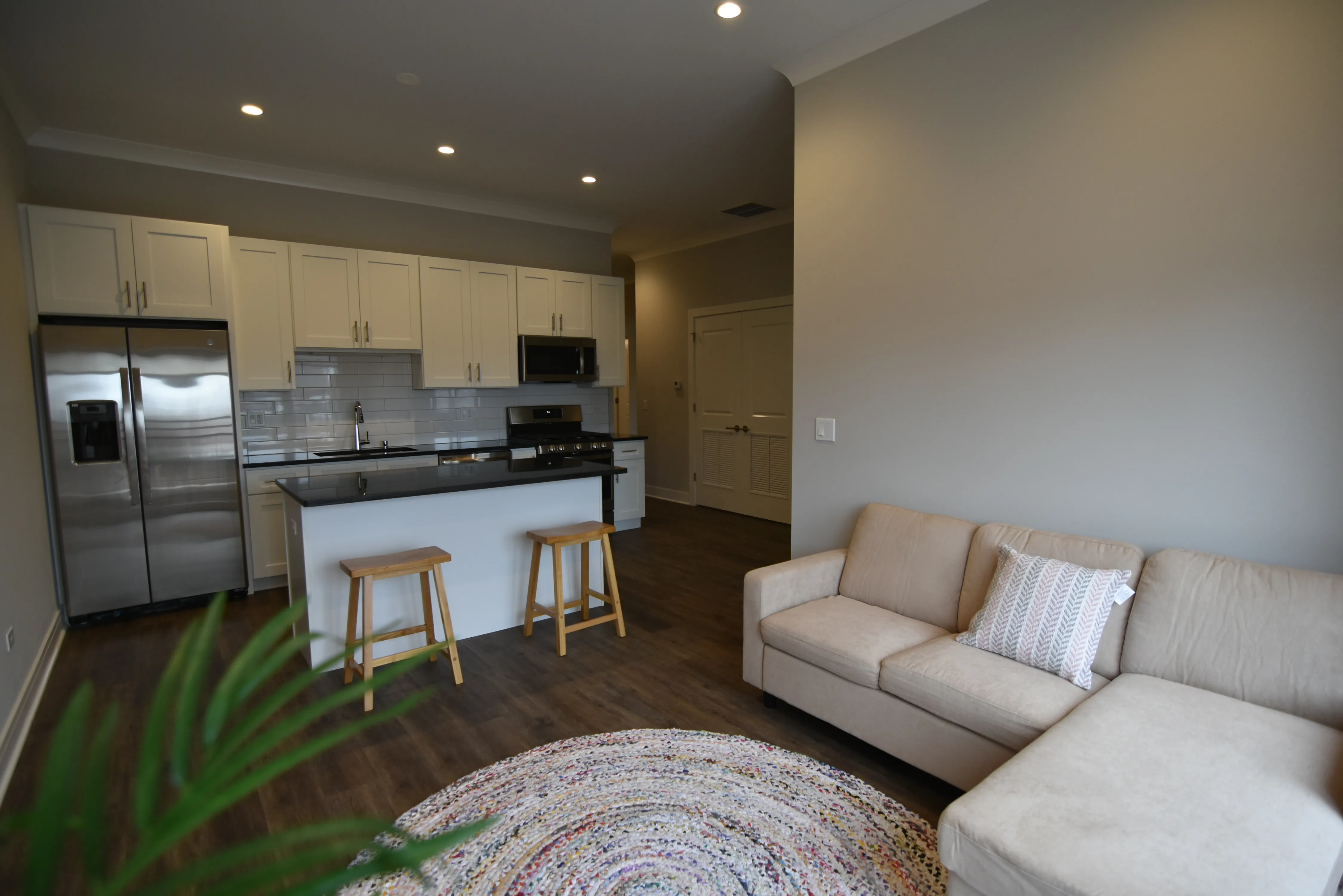  W Irving Park Rd    60613-927 W Irving Park-Chicago-IL