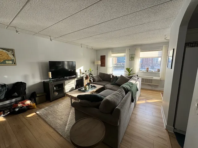 711 W GORDON TER 60613-unit#502-Chicago-IL