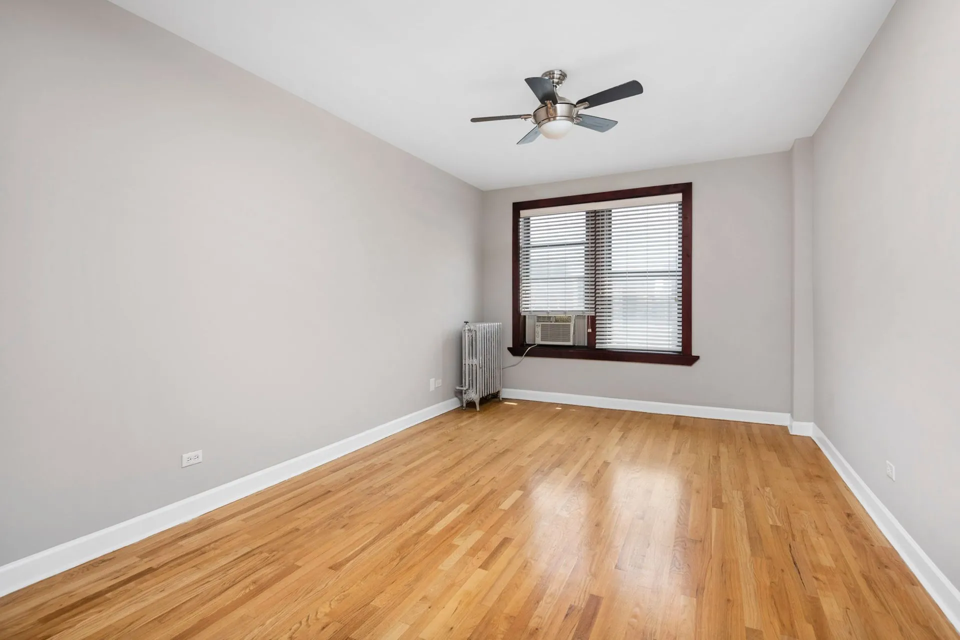 Reside at Belmont Harbor Apartments