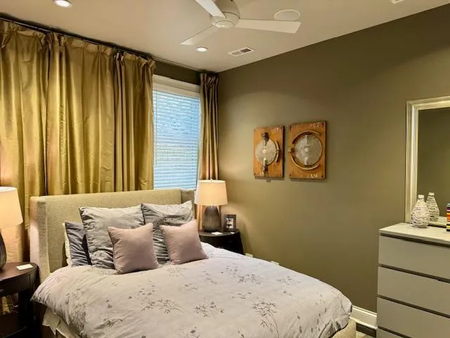 3444 N Halsted St   60657 60657-unit#4-Chicago-IL