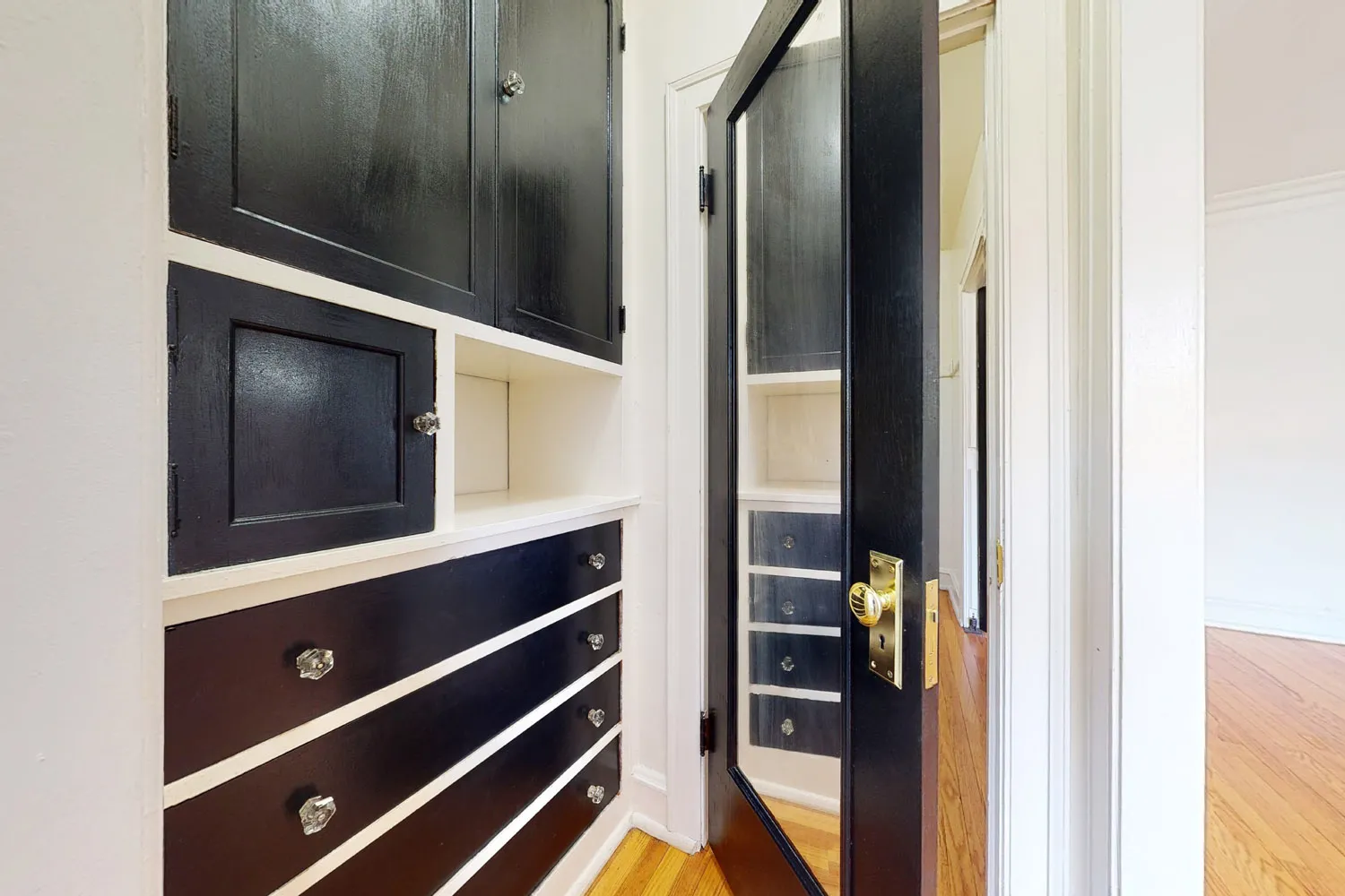 5501 S Cornell Ave   60637 60637-5501 S Cornell-Chicago-IL