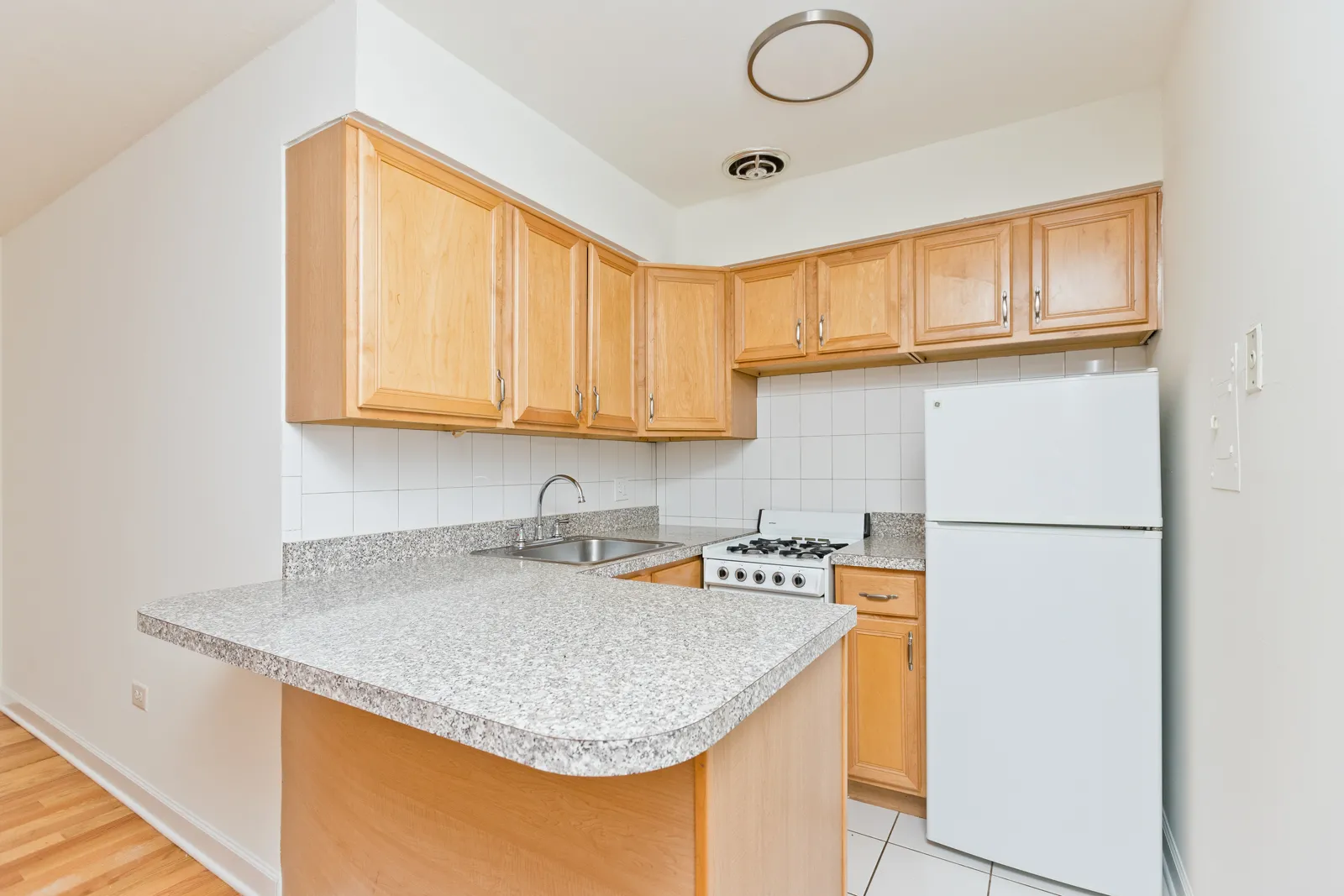 5423 N. Winthrop Ave 60640-Winthrop Station Apartments-unit#411-Chicago-IL