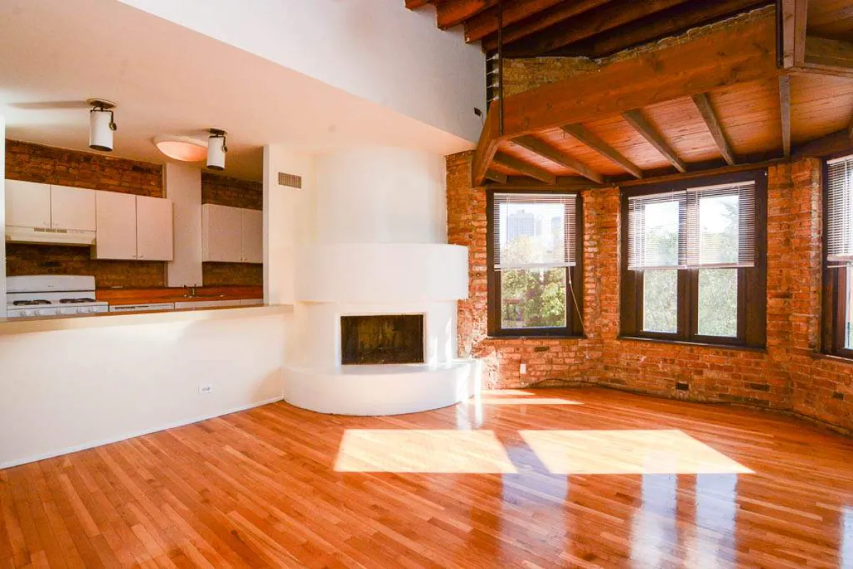 domu imageVintage 2-Bed with High Ceilings in the Heart of Lakeview