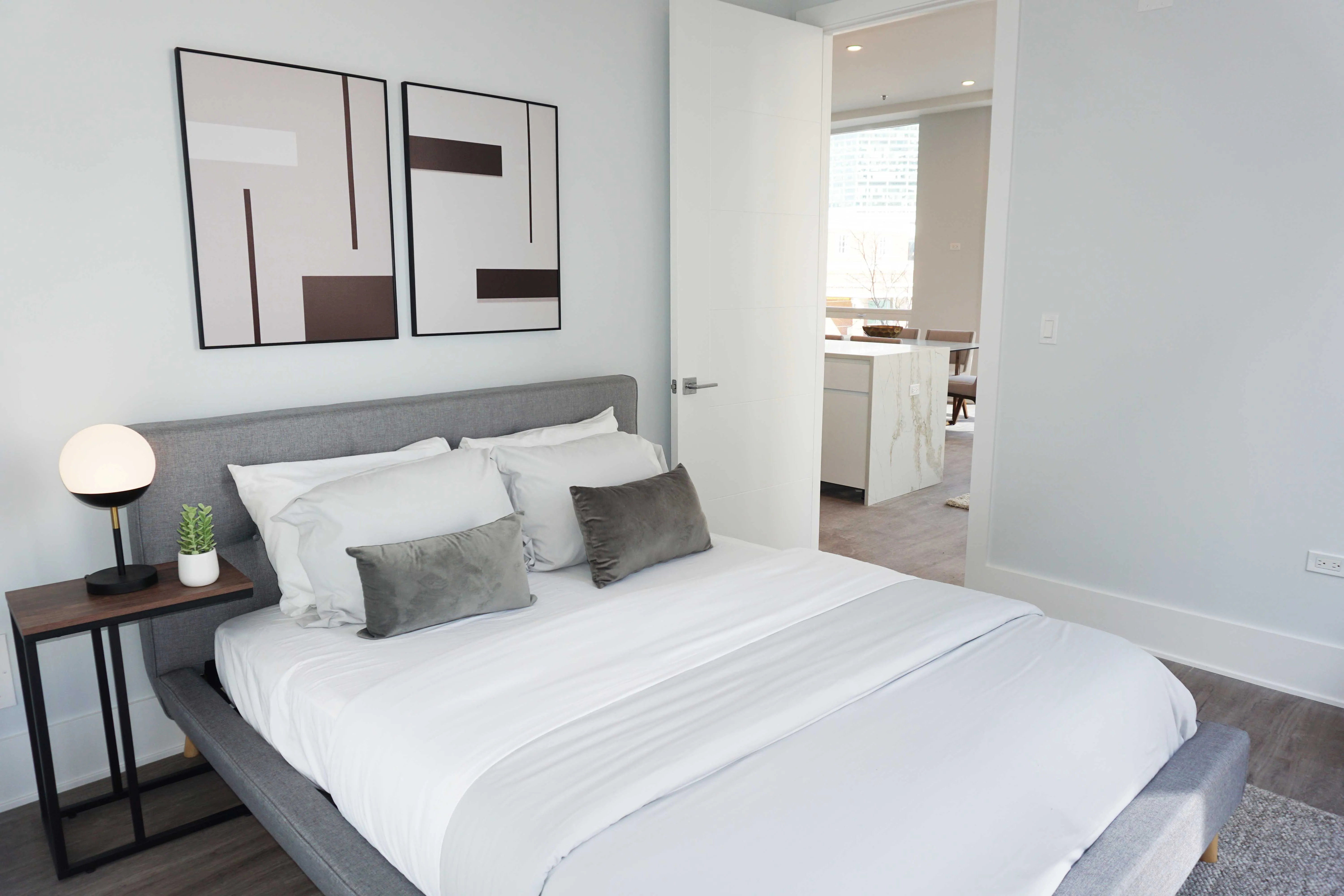 812 W Adams St   60607 60607-Luxe Suites Chicago-Chicago-IL