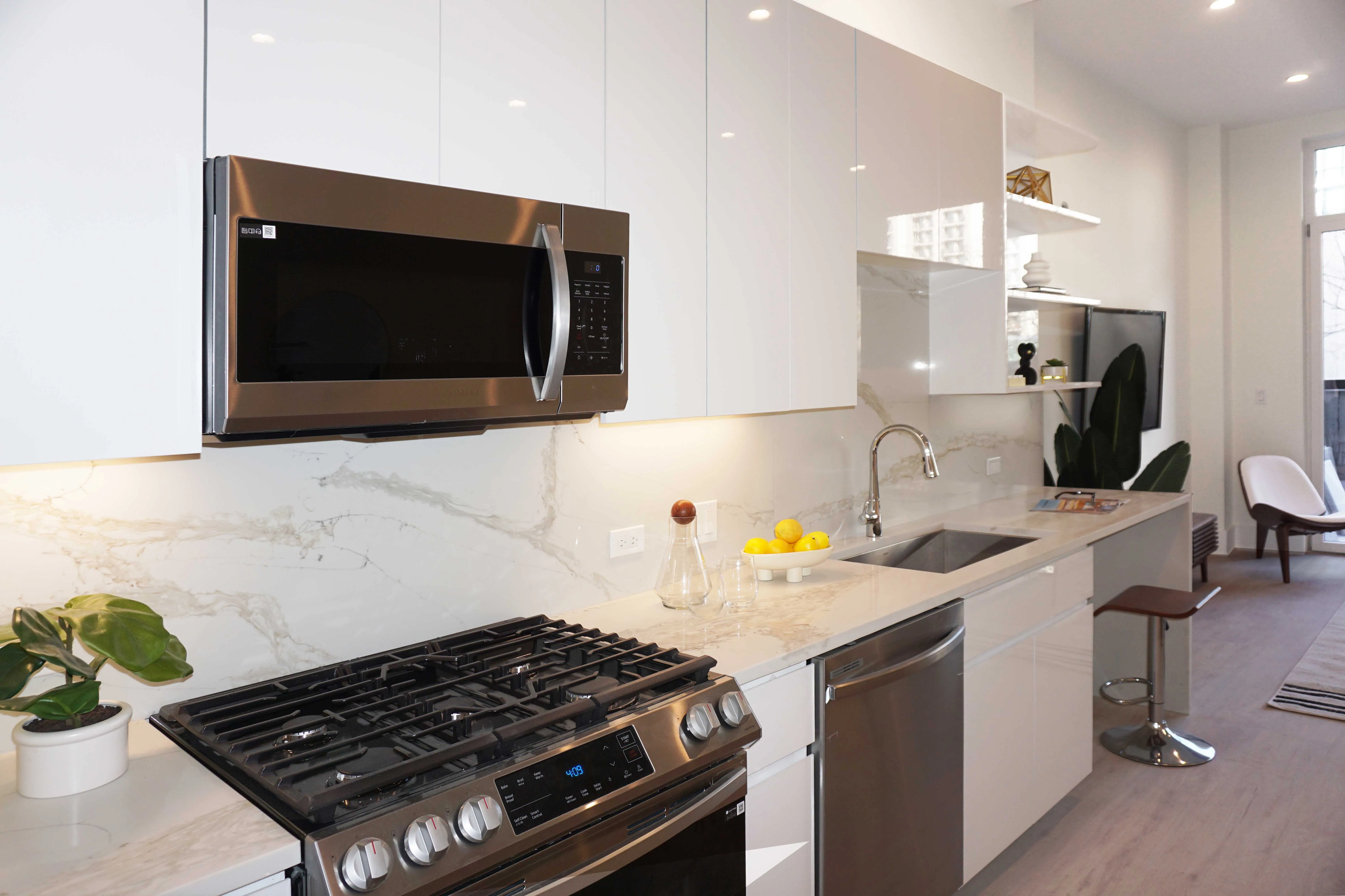 812 W Adams St   60607 60607-Luxe Suites Chicago-Chicago-IL