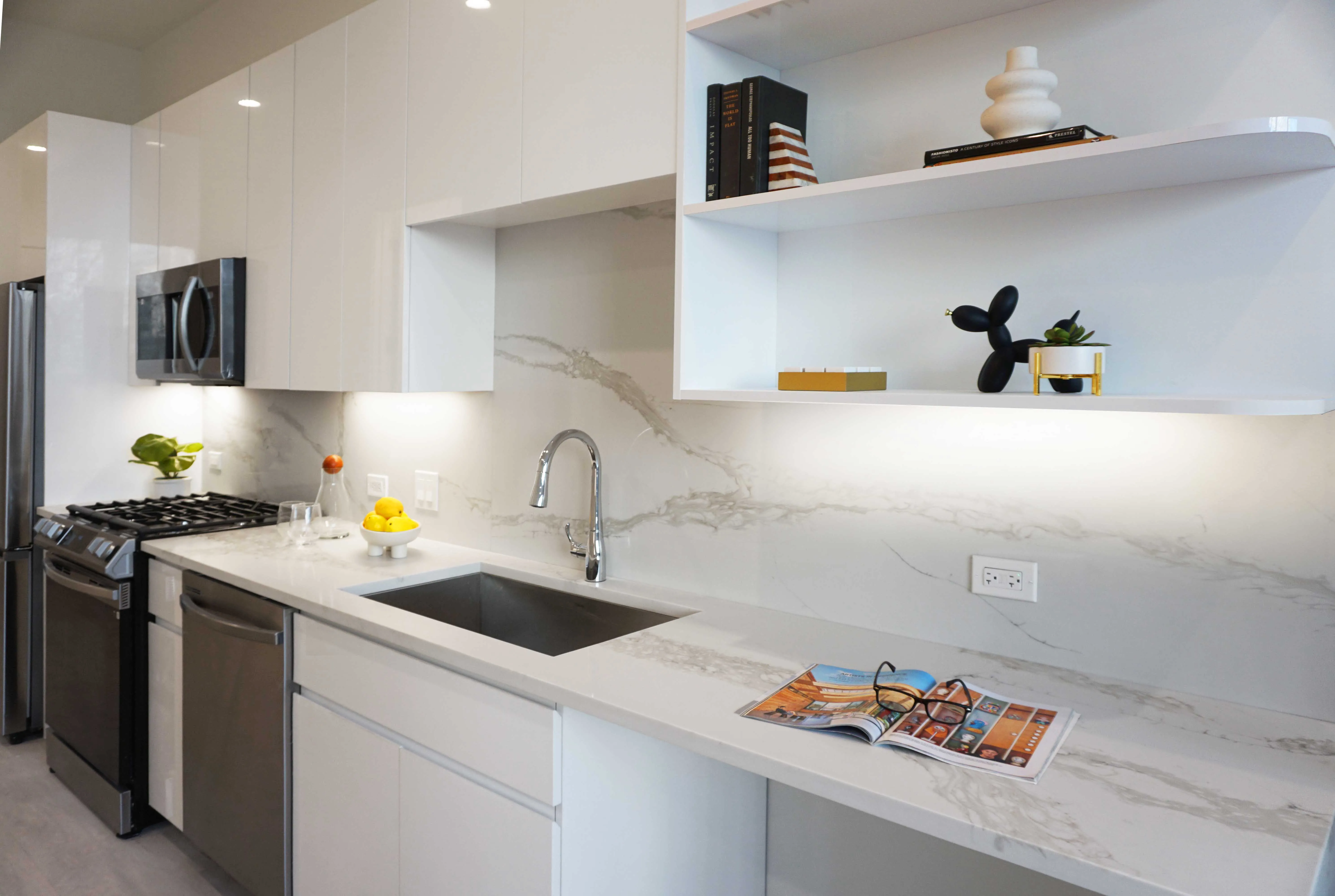 812 W Adams St   60607 60607-Luxe Suites Chicago-Chicago-IL