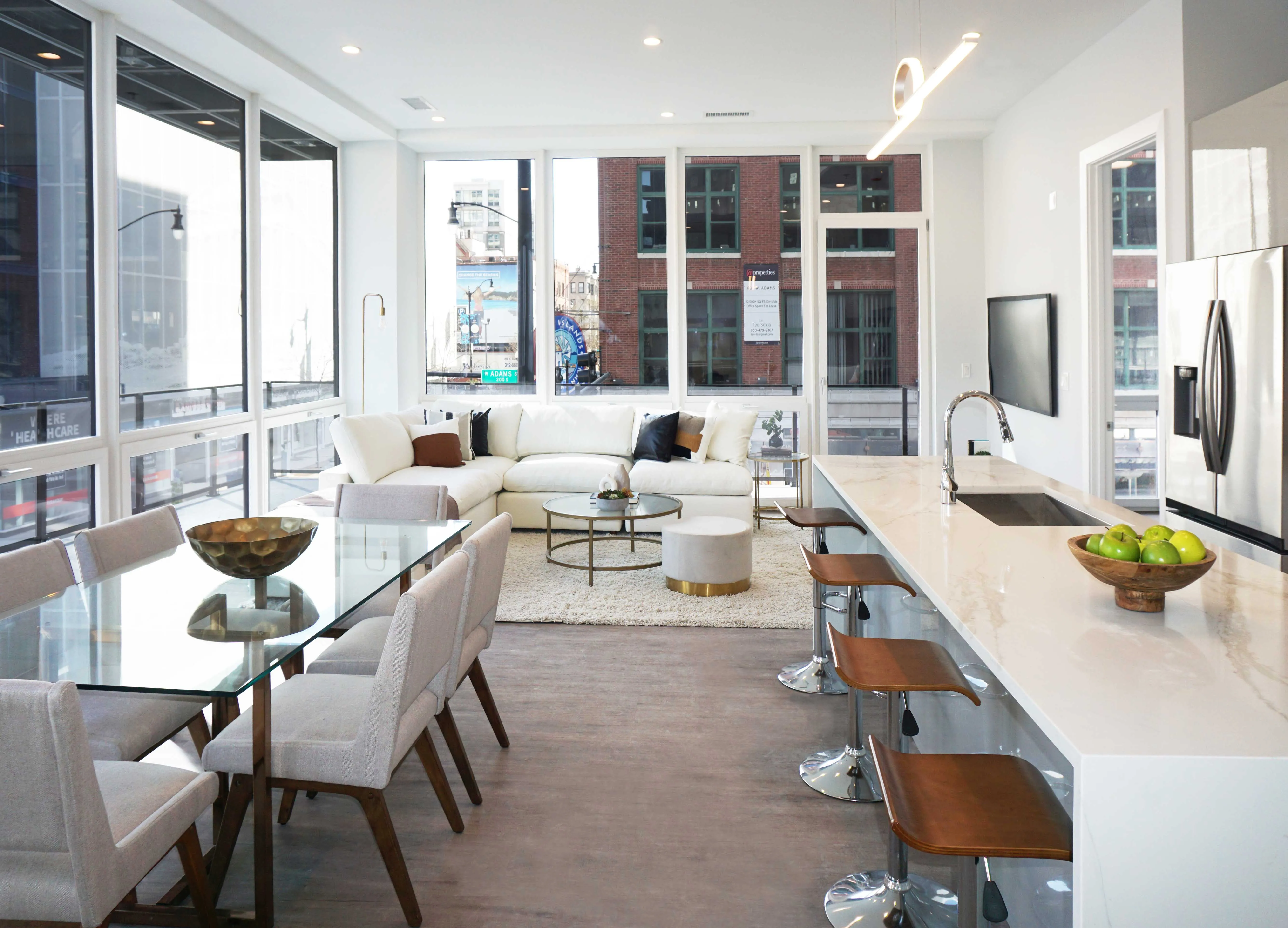 812 W Adams St   60607 60607-Luxe Suites Chicago-Chicago-IL