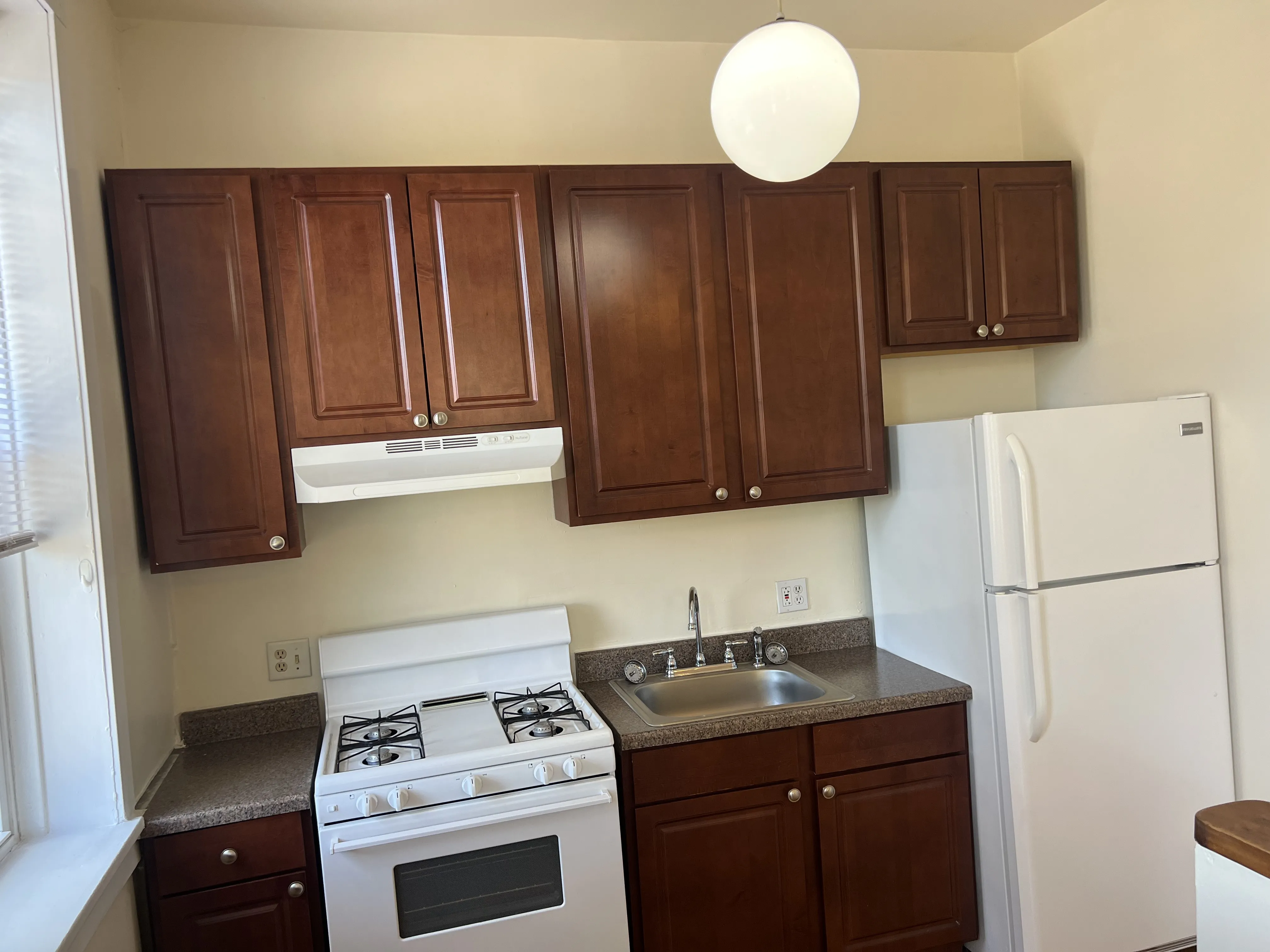2558 N Southport Ave   60614 60614-unit#2-Chicago-IL