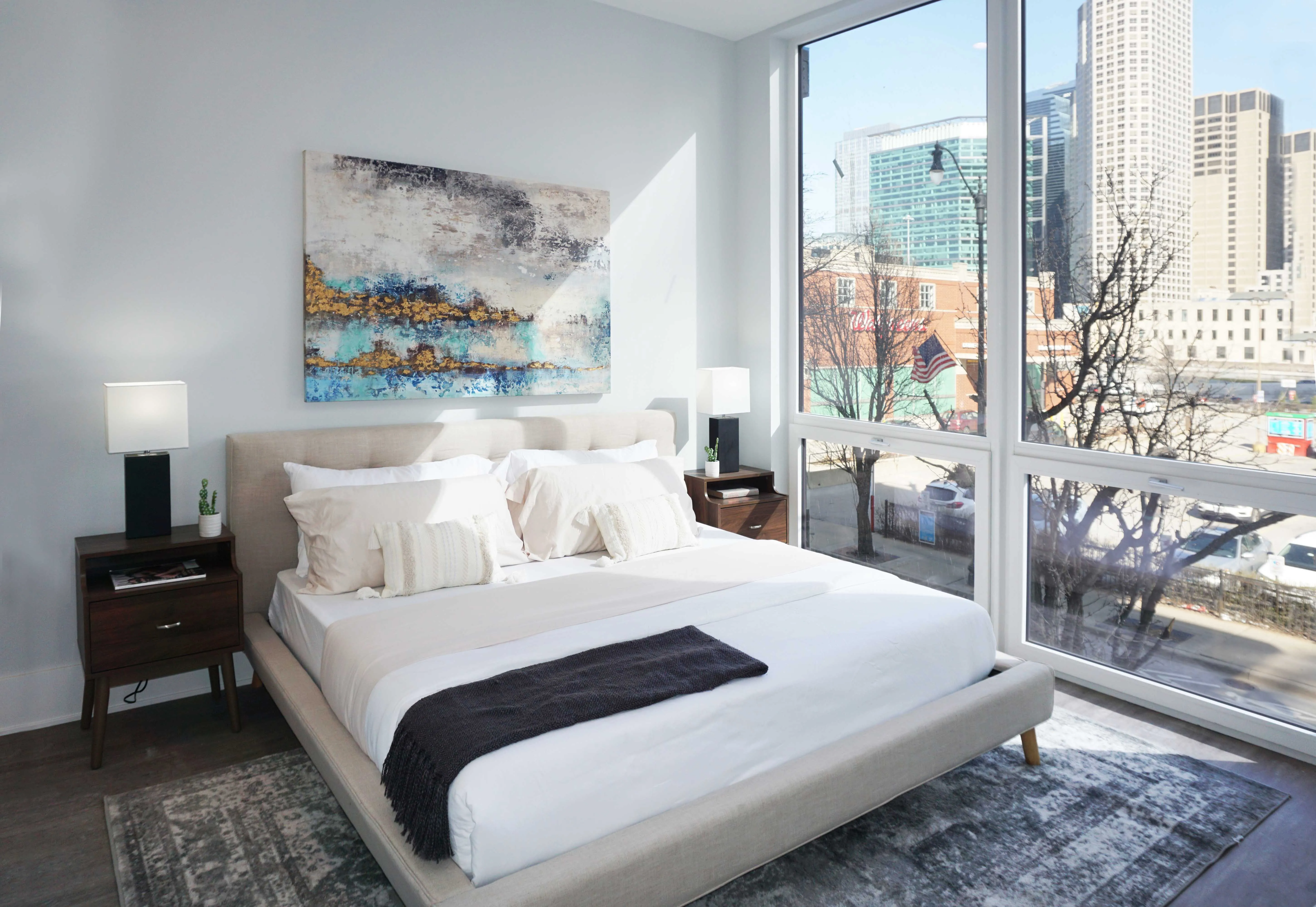 812 W Adams St   60607 60607-Luxe Suites Chicago-Chicago-IL