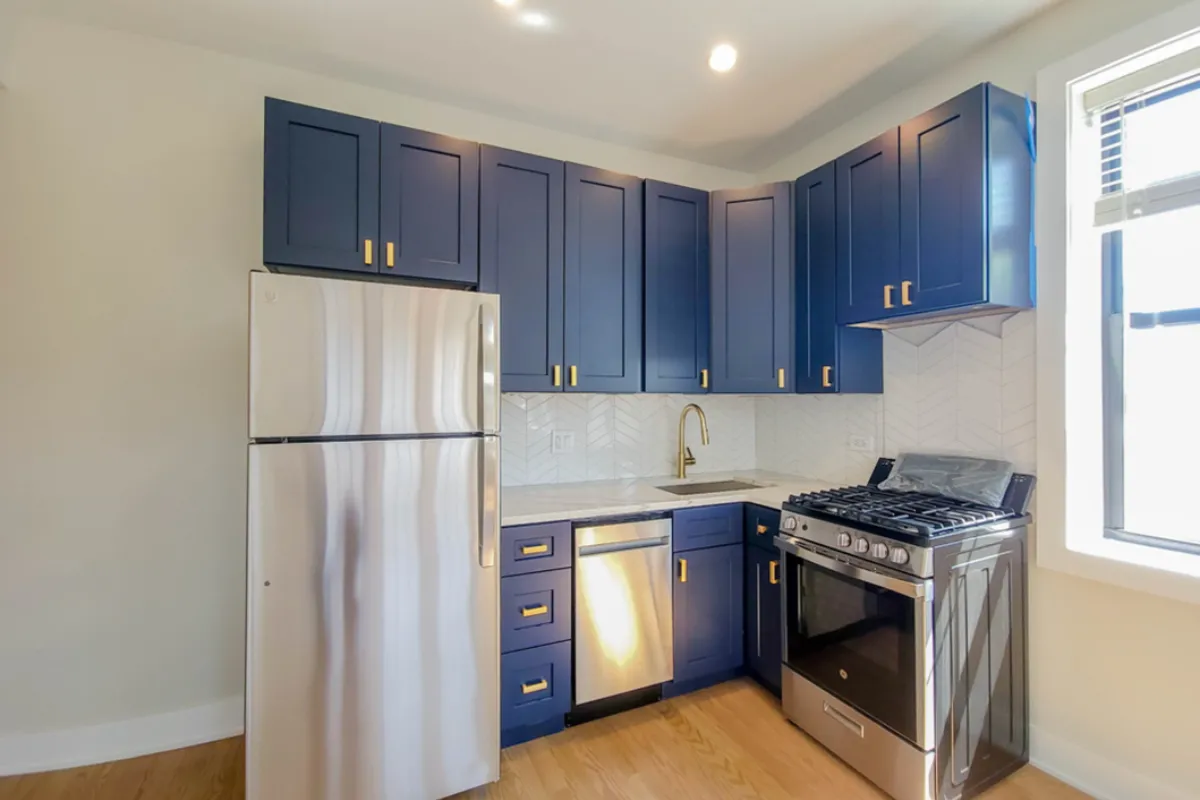 domu imageNewly-Renovated Ravenswood One-Bed with In-Unit Laundry and Central A/C