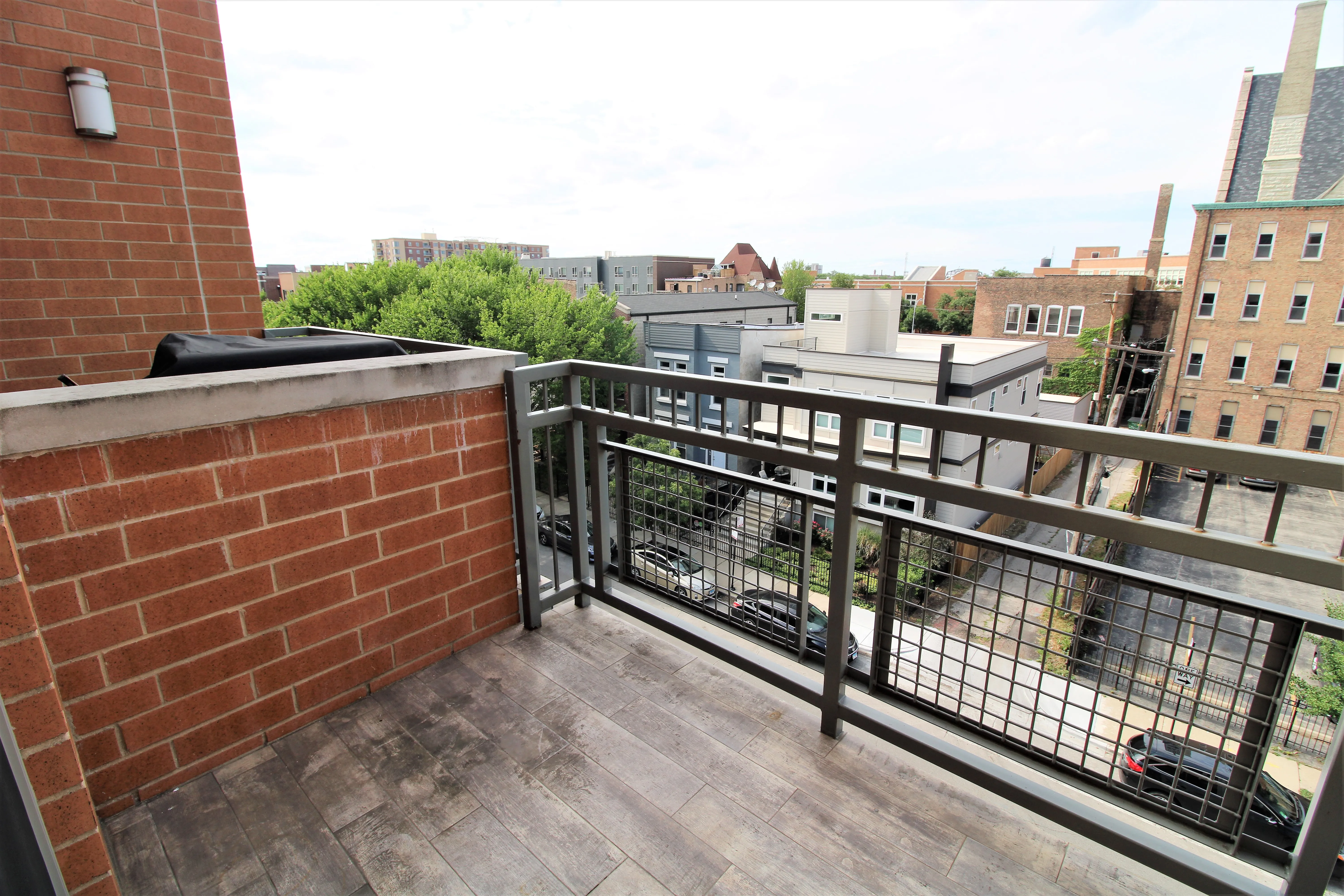 luxury kitchen at Warren Ashland Place Apartments in the West Loop Chicago