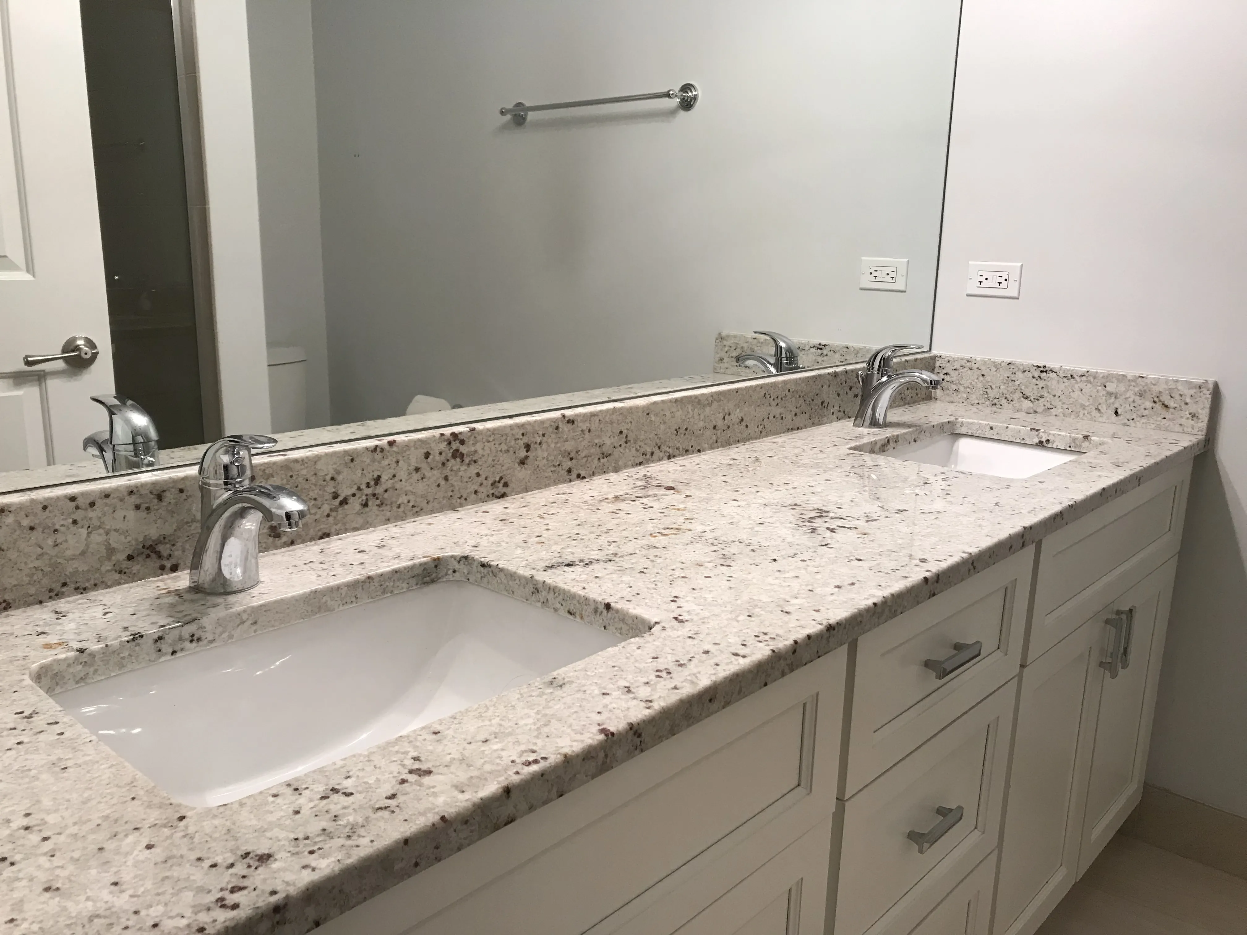 luxury kitchen at Warren Ashland Place Apartments in the West Loop Chicago