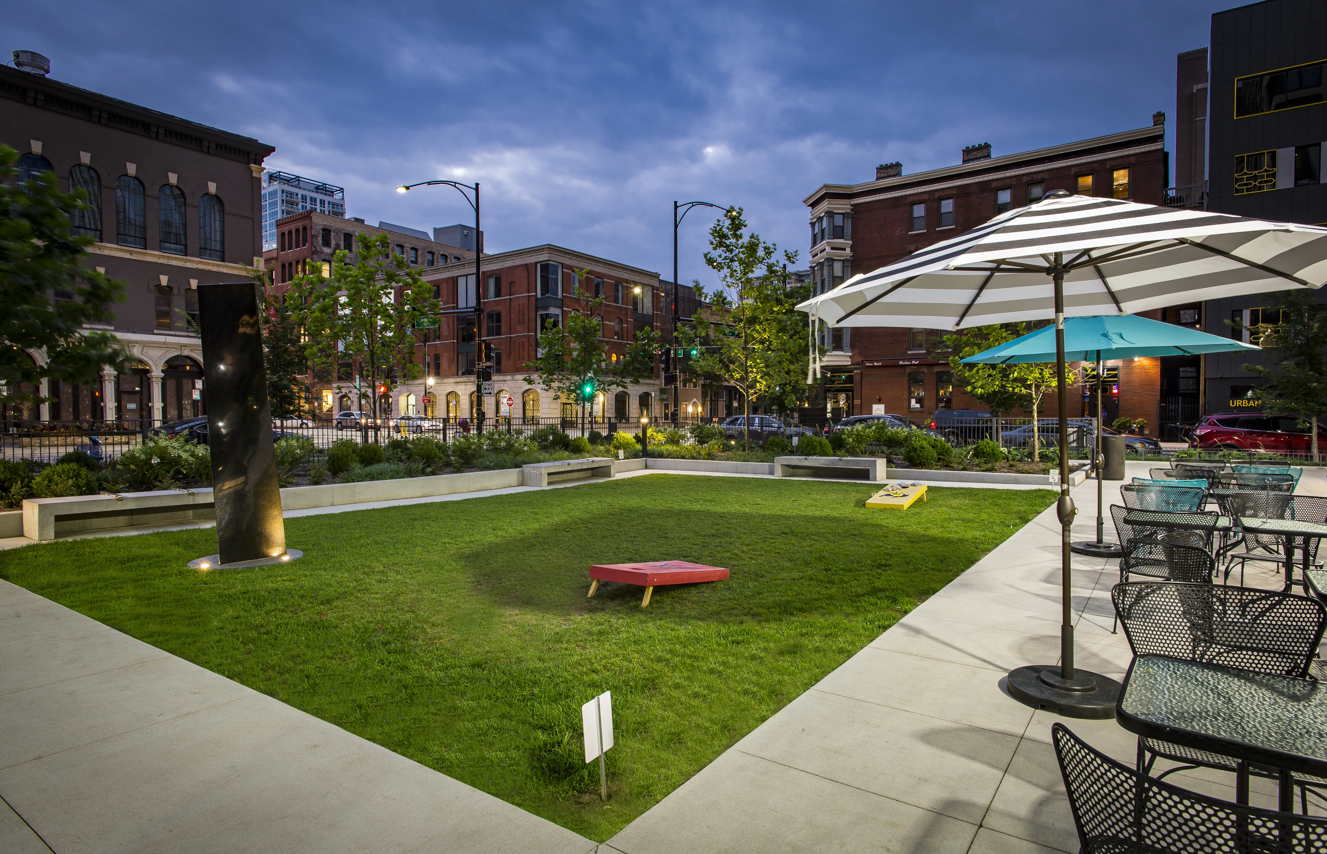Exhibit on Superior Apartments in River North Chicago lounge view