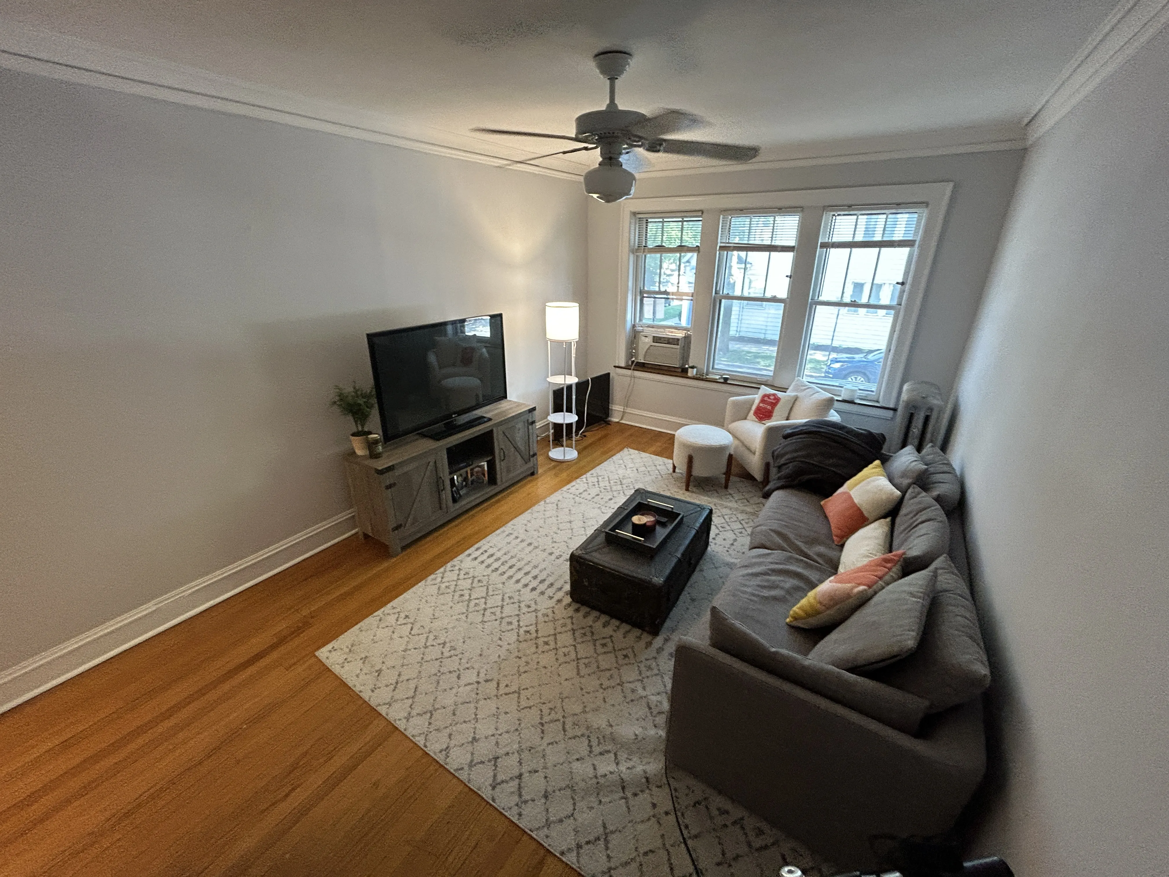 1702 W CORNELIA AVE 60657-1702 W Cornelia 1 -unit#2-Chicago-IL