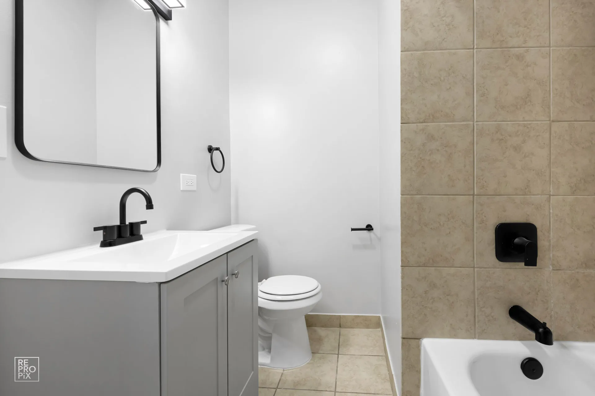 5015 S Champlain Ave   60615 60615-5015 S Champlain Ave-Chicago-IL