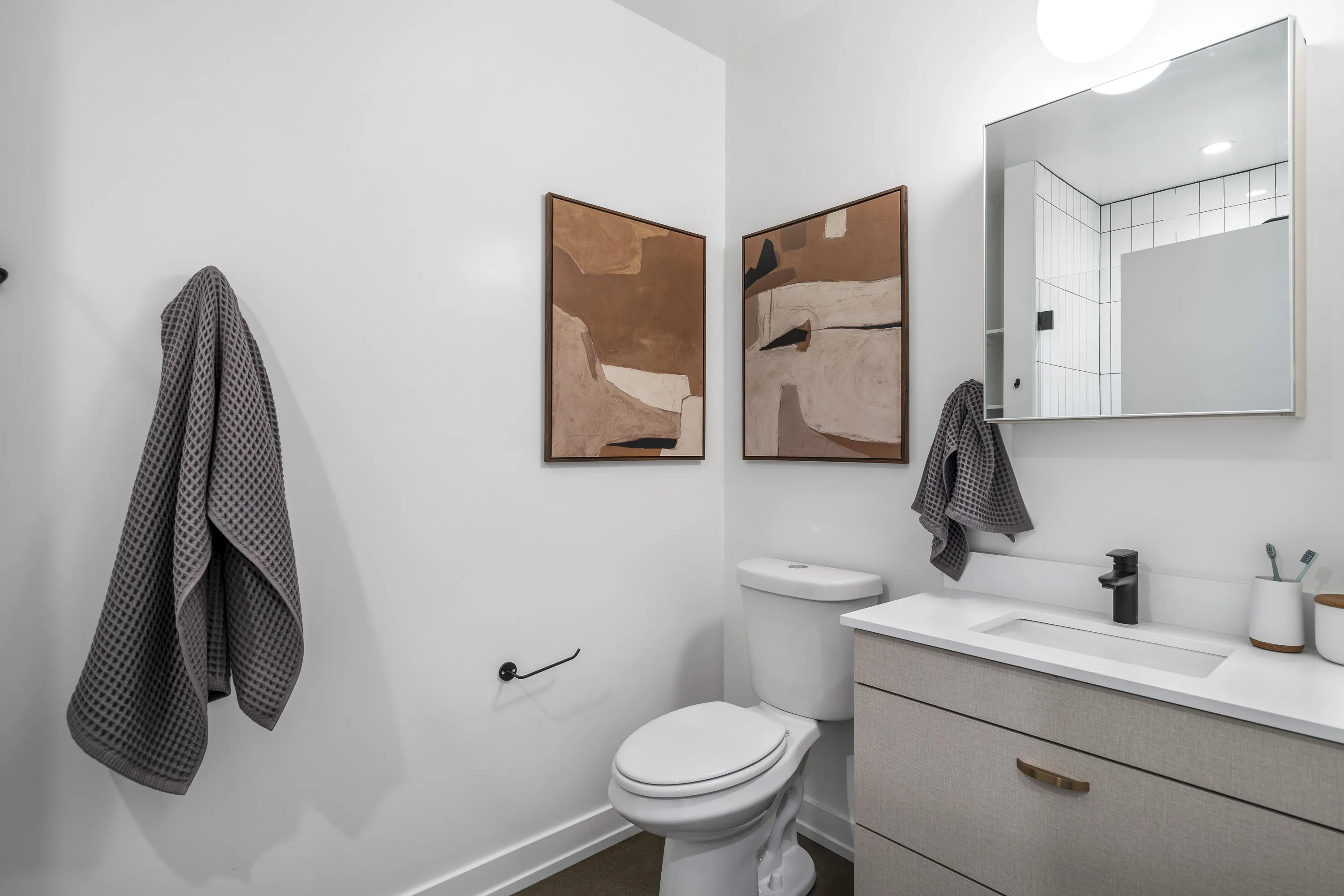 1135 W Winona St   60640 60640-The Sally-Chicago-IL