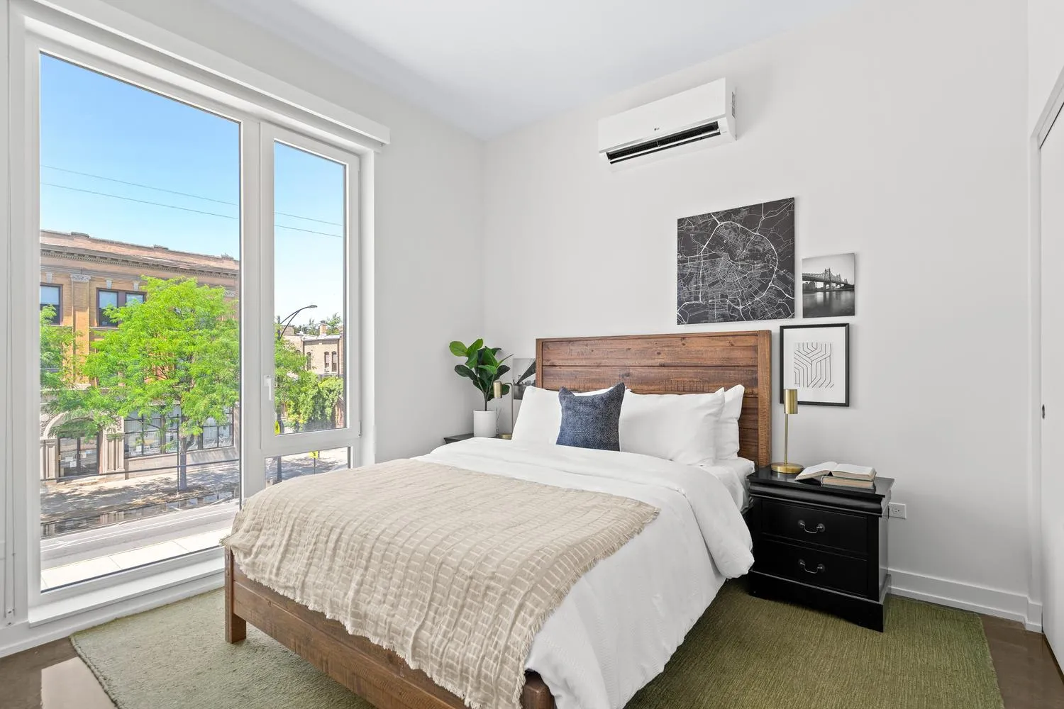 1135 W Winona St   60640 60640-The Sally-Chicago-IL