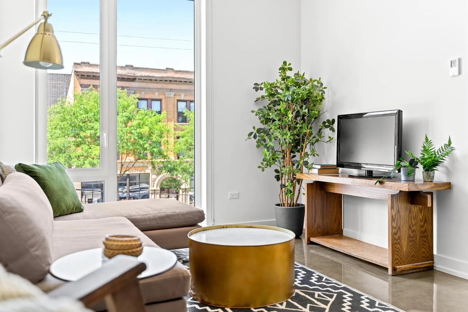 1135 W Winona St   60640 60640-The Sally-Chicago-IL