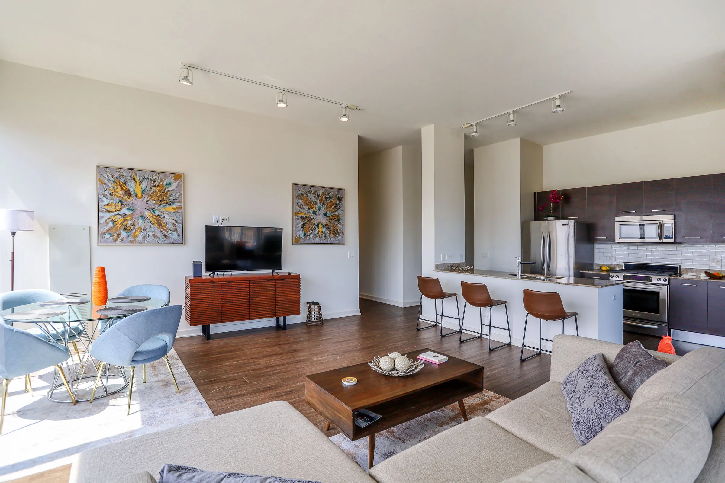 living room and view of chicago at Mondial River West Apartments