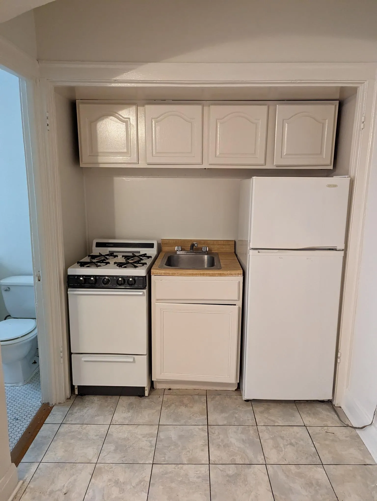 640 W Briar Pl   60657 60657-unit#205-Chicago-IL