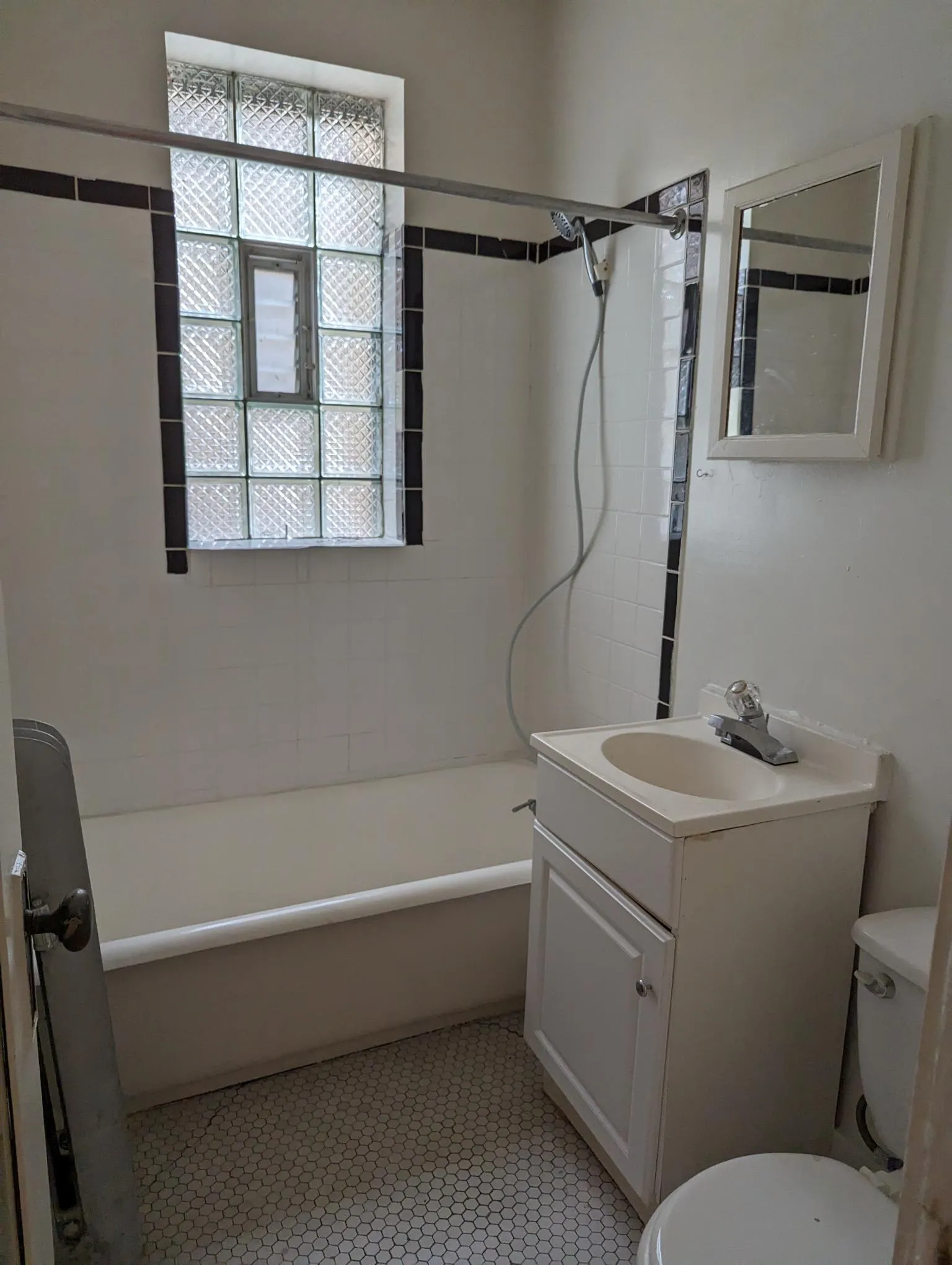 640 W Briar Pl   60657 60657-unit#205-Chicago-IL