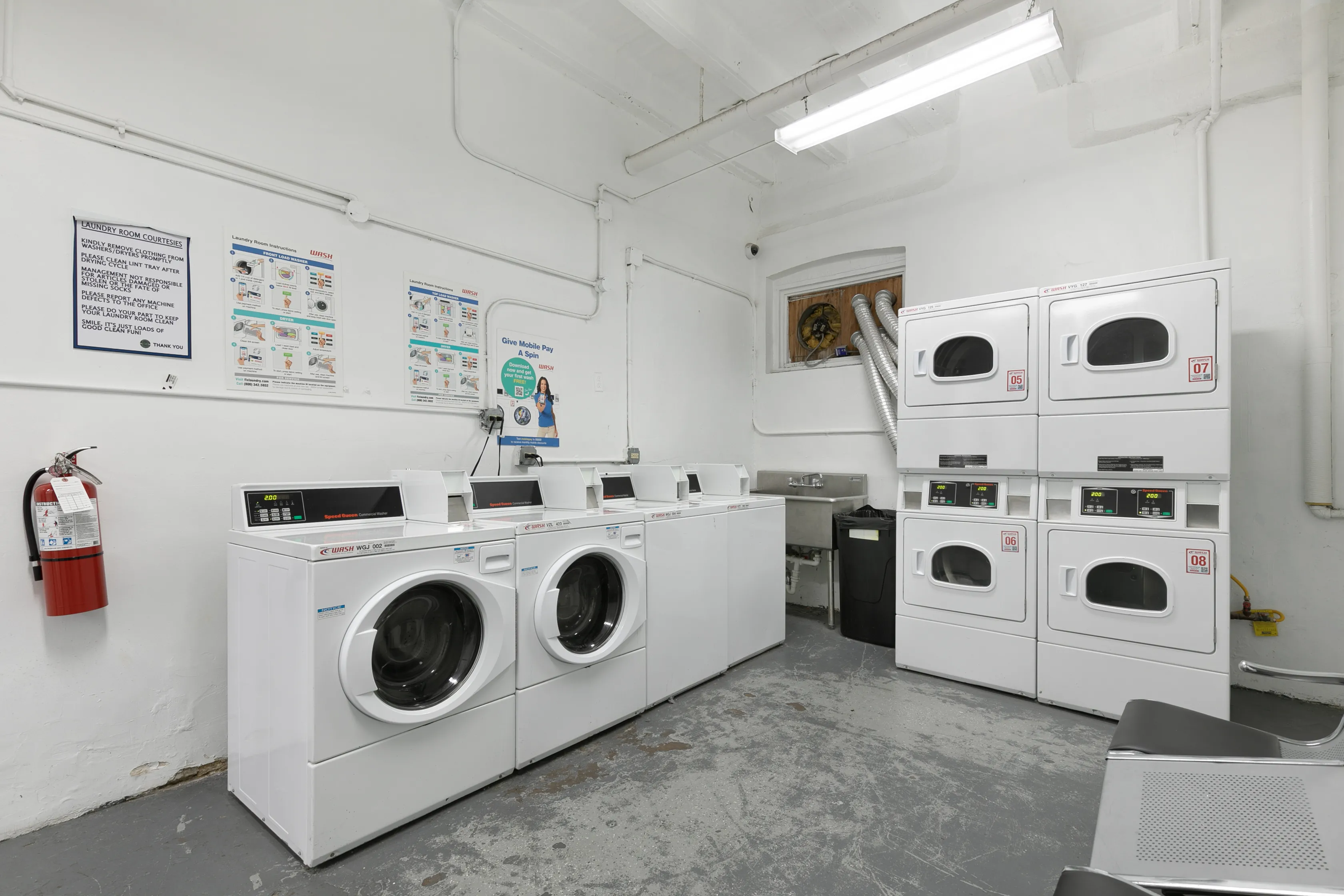 Sherbathroom at Sherwin at Jarvis Square Apartments in Rogers Park, Chicago