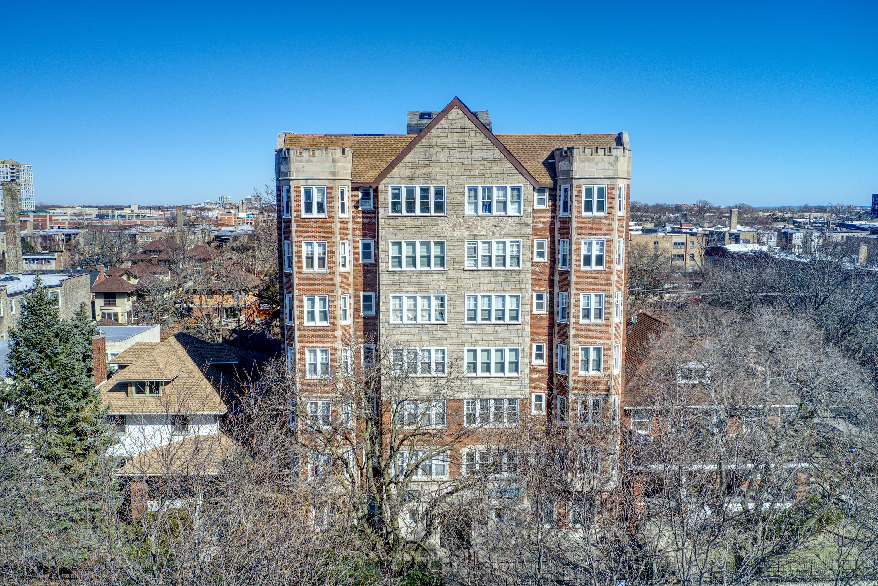 laundry at Sherwin at Jarvis Square Apartments in Rogers Park, Chicago