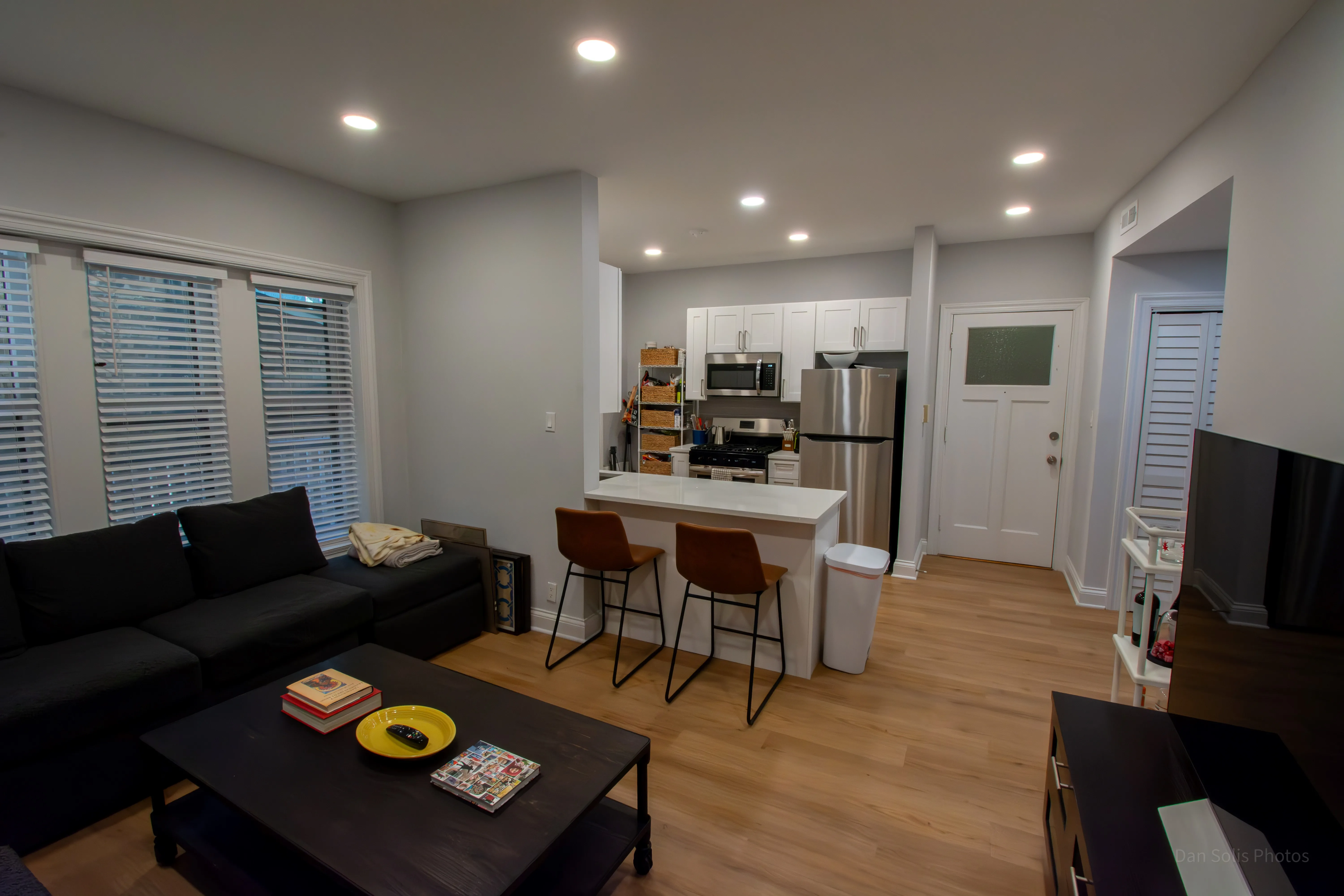 Lakeview Apartments For Rent 2 Bedroom, 2 Bathroom At 1307 W Roscoe St 2