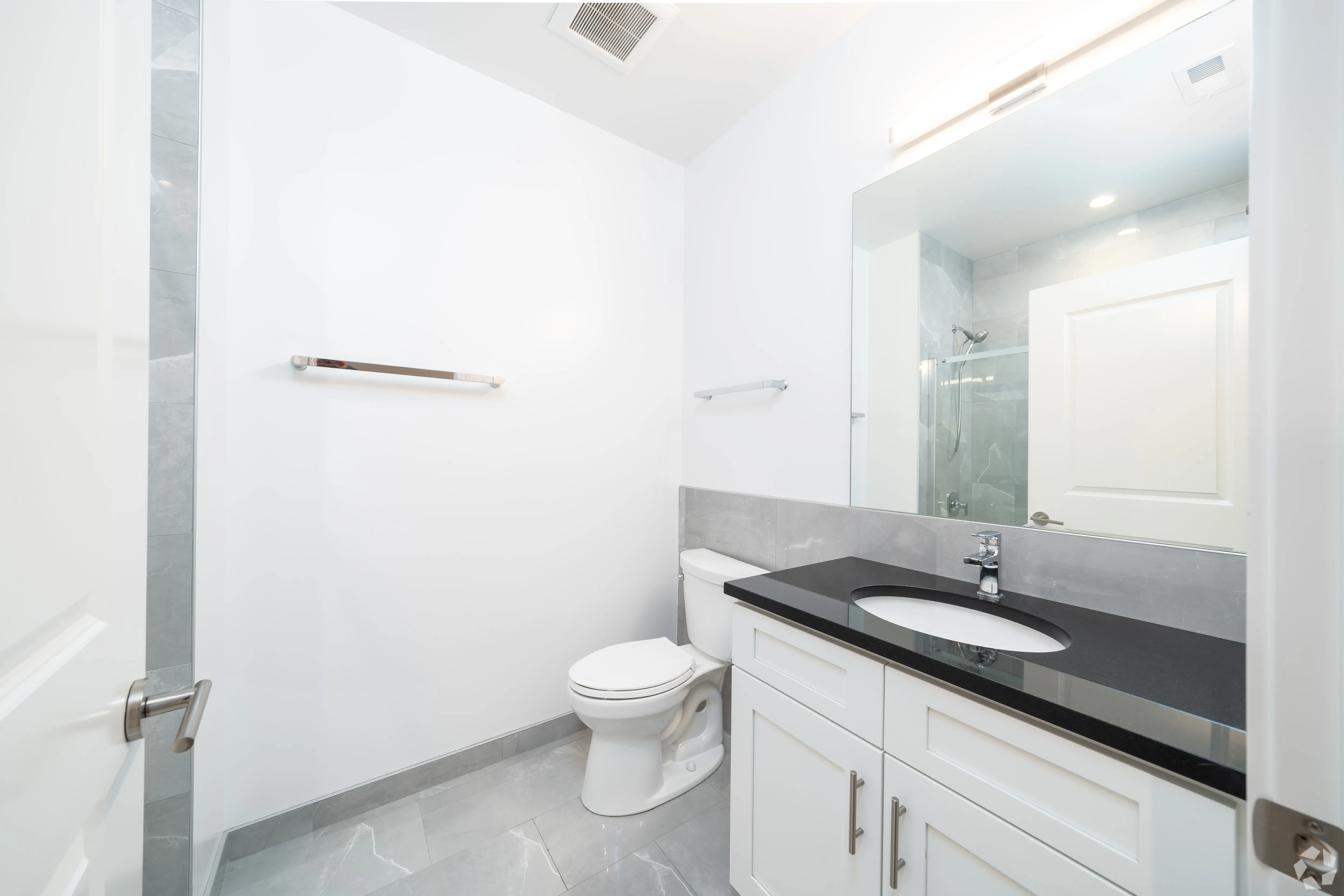  W Irving Park Rd    60613-927 W Irving Park-Chicago-IL