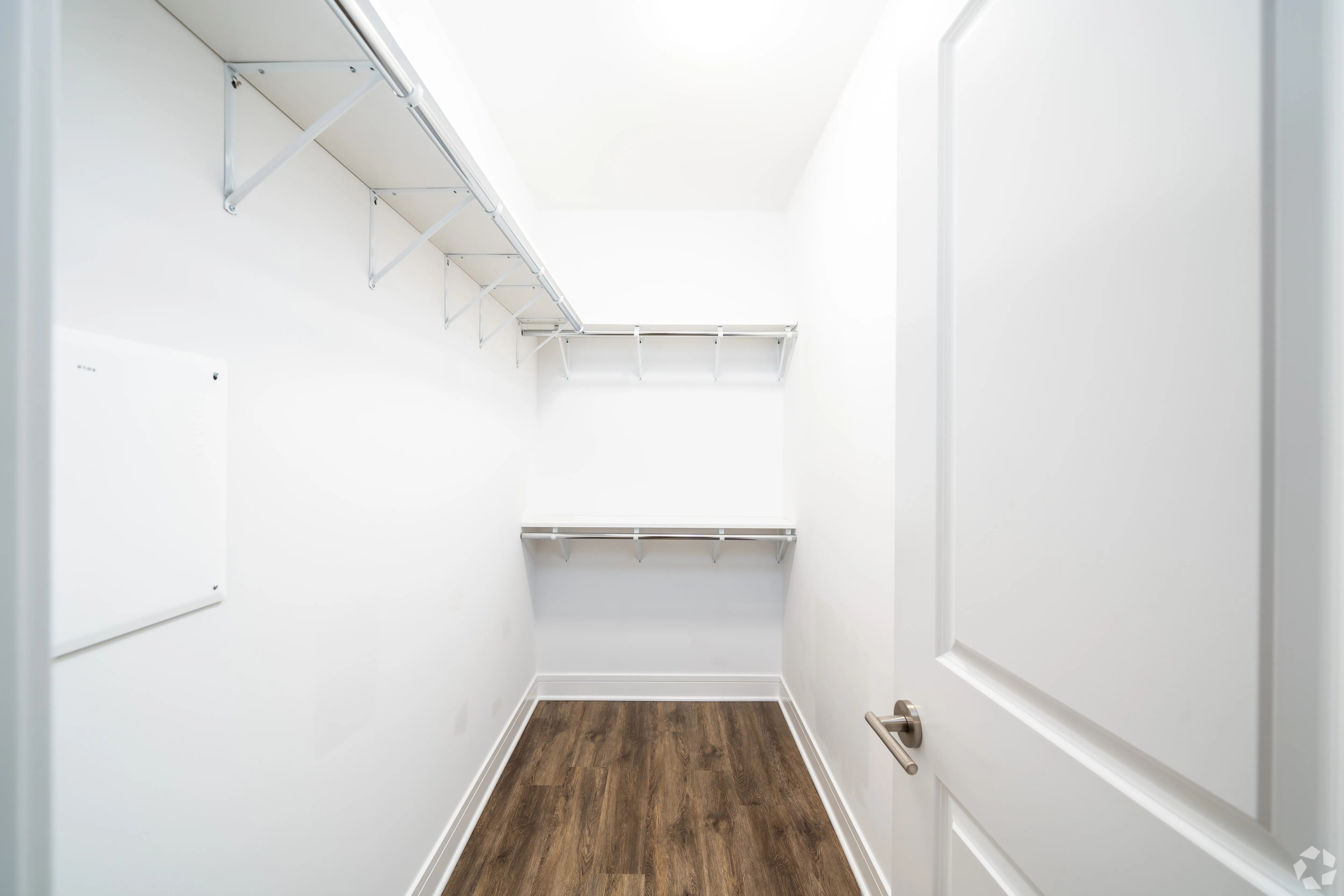  W Irving Park Rd    60613-927 W Irving Park-Chicago-IL