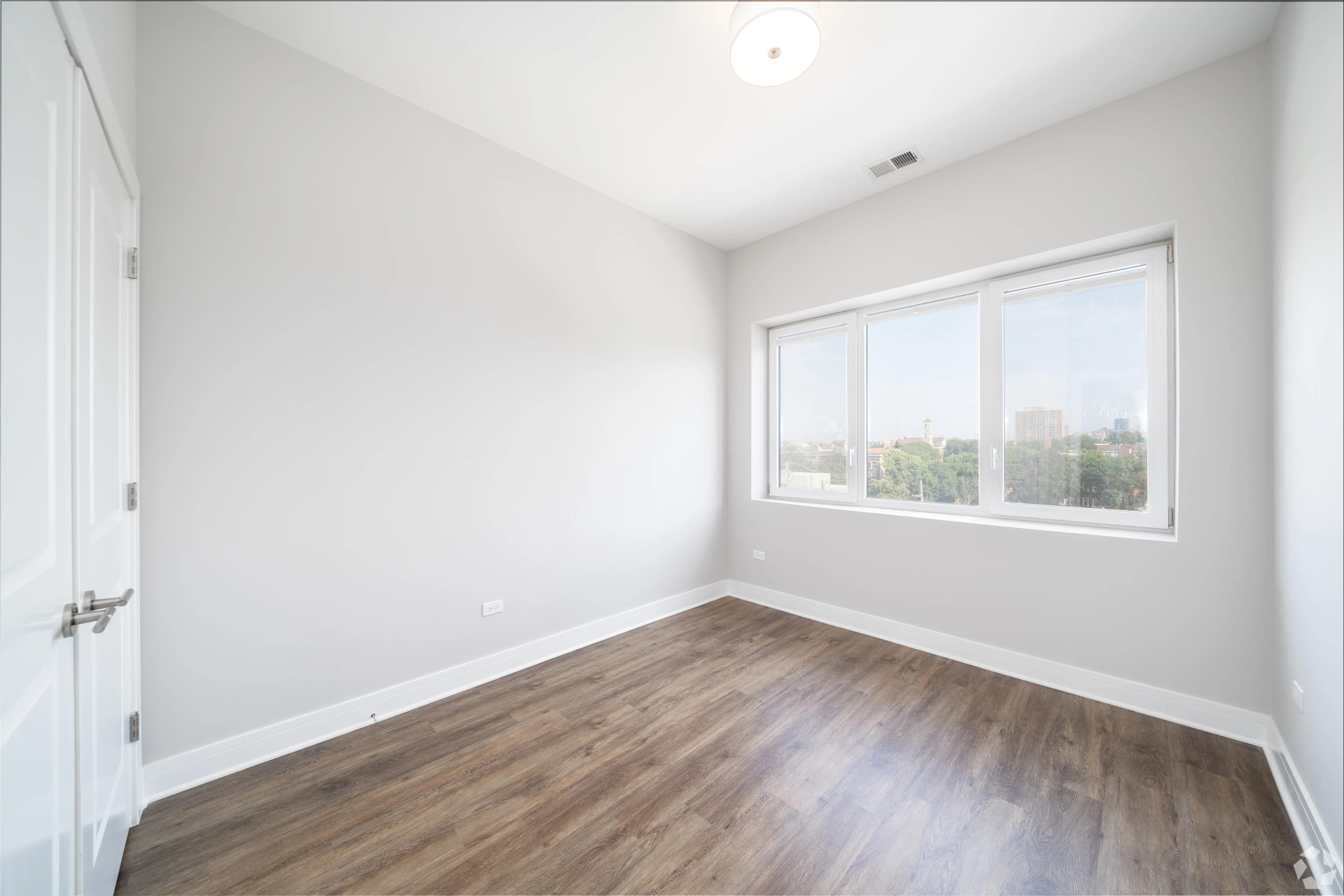  W Irving Park Rd    60613-927 W Irving Park-Chicago-IL