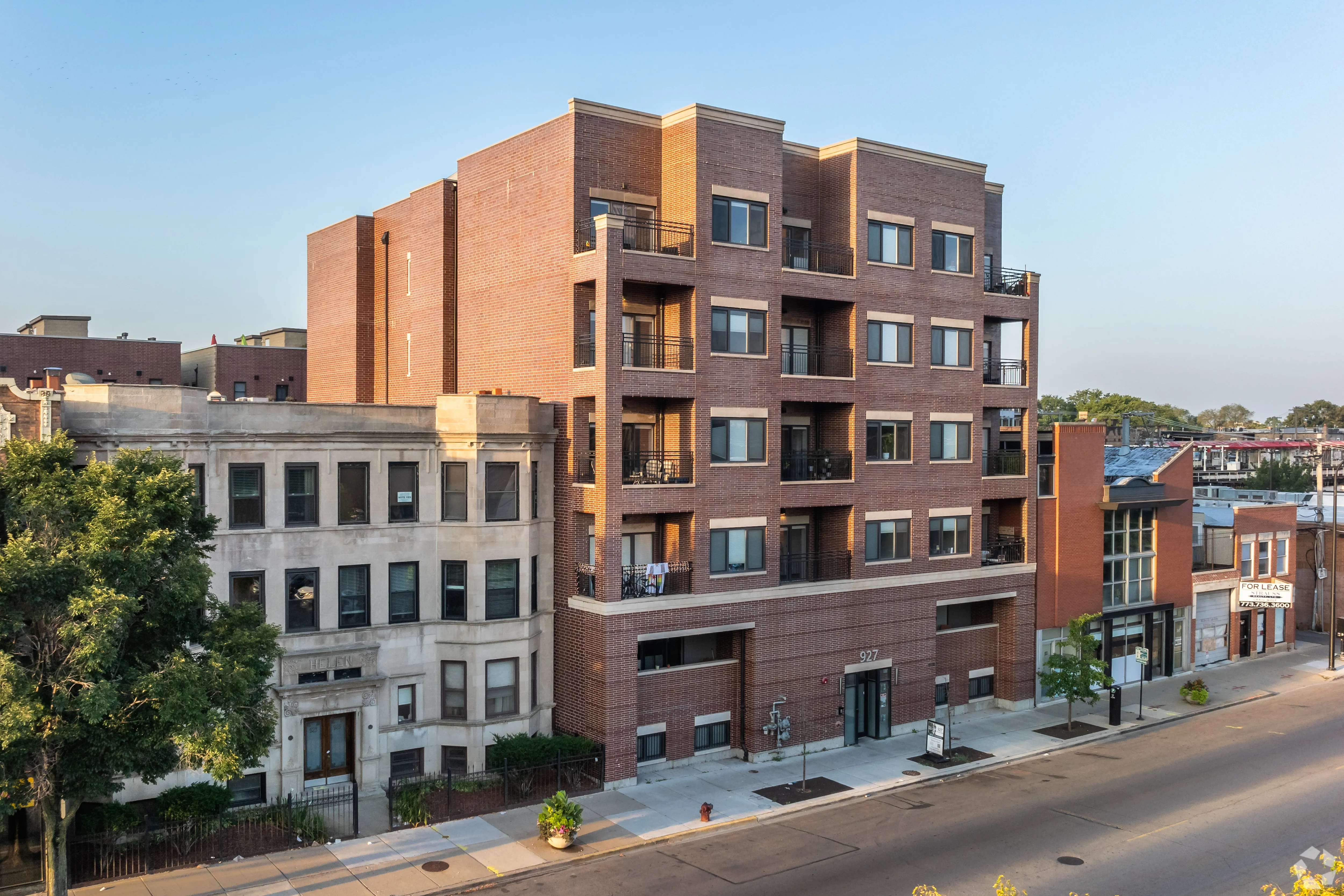  W Irving Park Rd    60613-927 W Irving Park-Chicago-IL