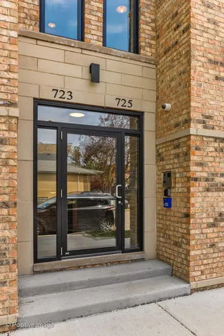 723 W 34th St   60616 60616-unit#2E-Chicago-IL