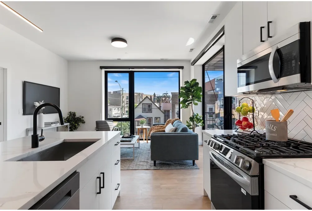 3140 N Clybourn Ave   60618 60618-3140 N Clybourn-Chicago-IL