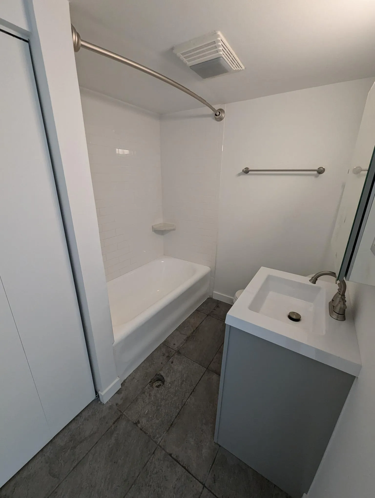 5726 N Winthrop Ave   60660 60660-unit#104-Chicago-IL