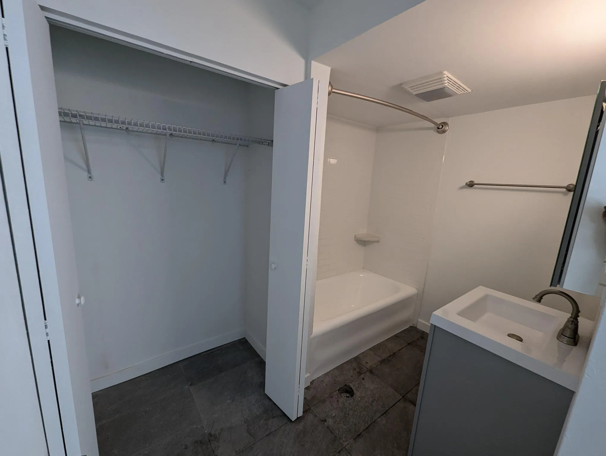 5726 N Winthrop Ave   60660 60660-unit#104-Chicago-IL