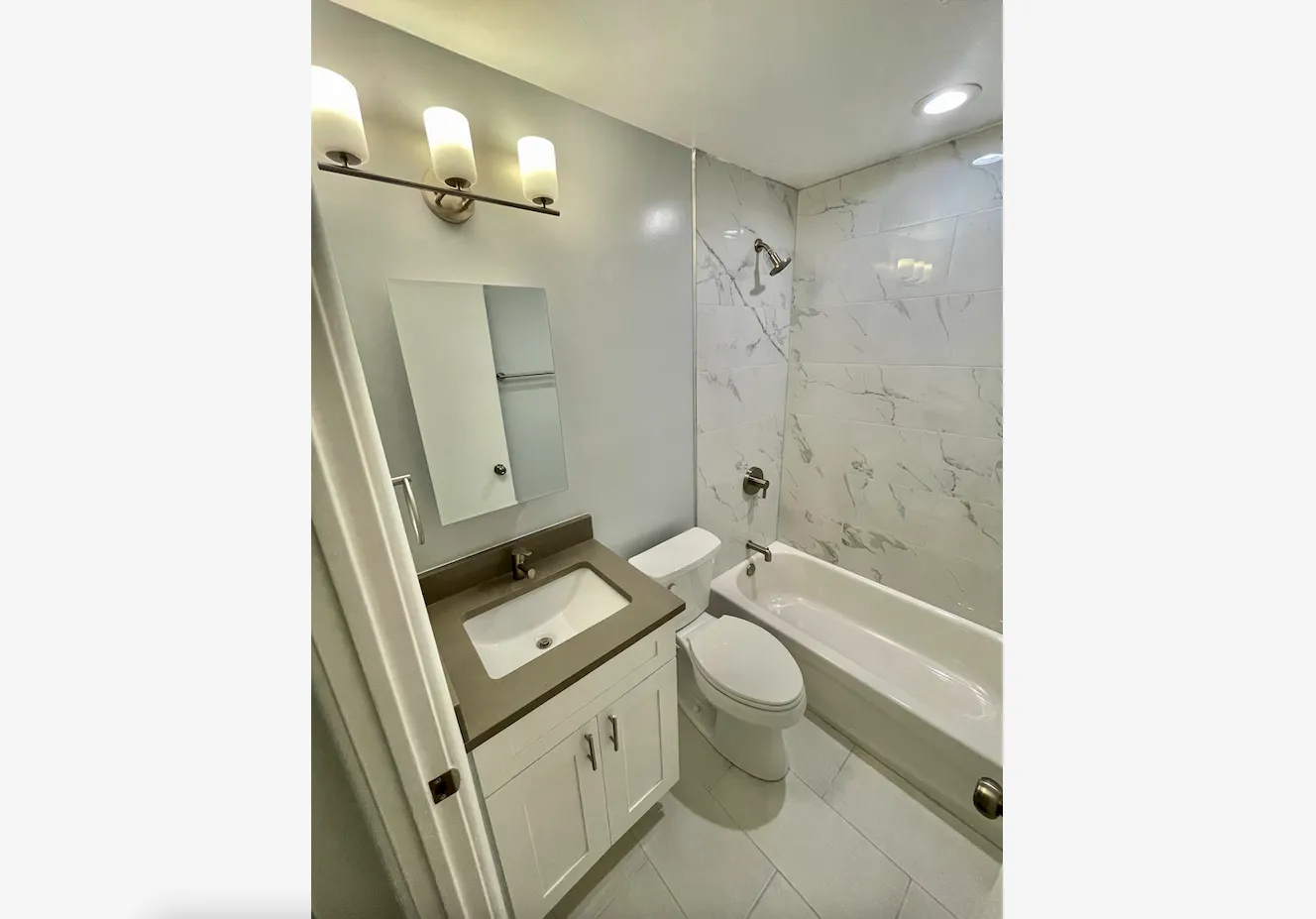 850 W Margate Terrace   60640 60640-unit#200-Chicago-IL