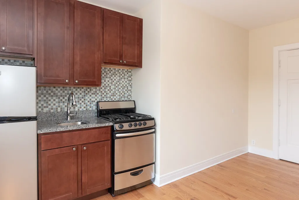 4546 N DAMEN AVE 60625-4546 North Damen-Chicago-IL