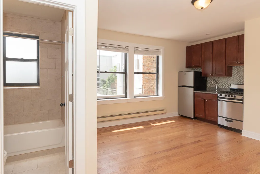 4546 N DAMEN AVE 60625-4546 North Damen-Chicago-IL