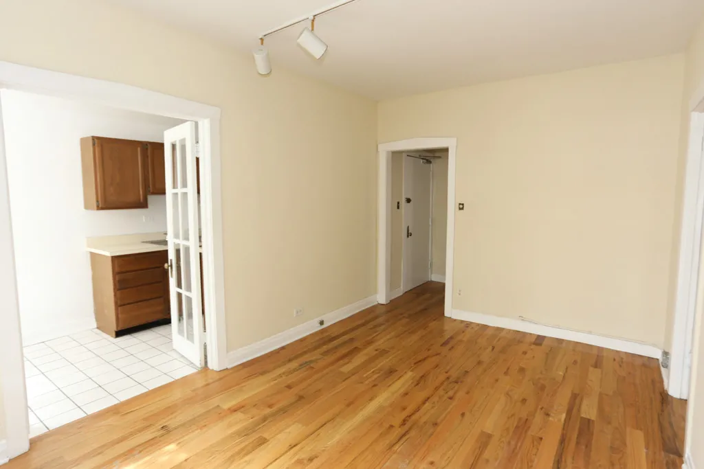 511 West Melrose Apartments