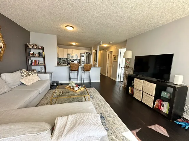 30 E Huron St   60611 60611-unit#3706-Chicago-IL