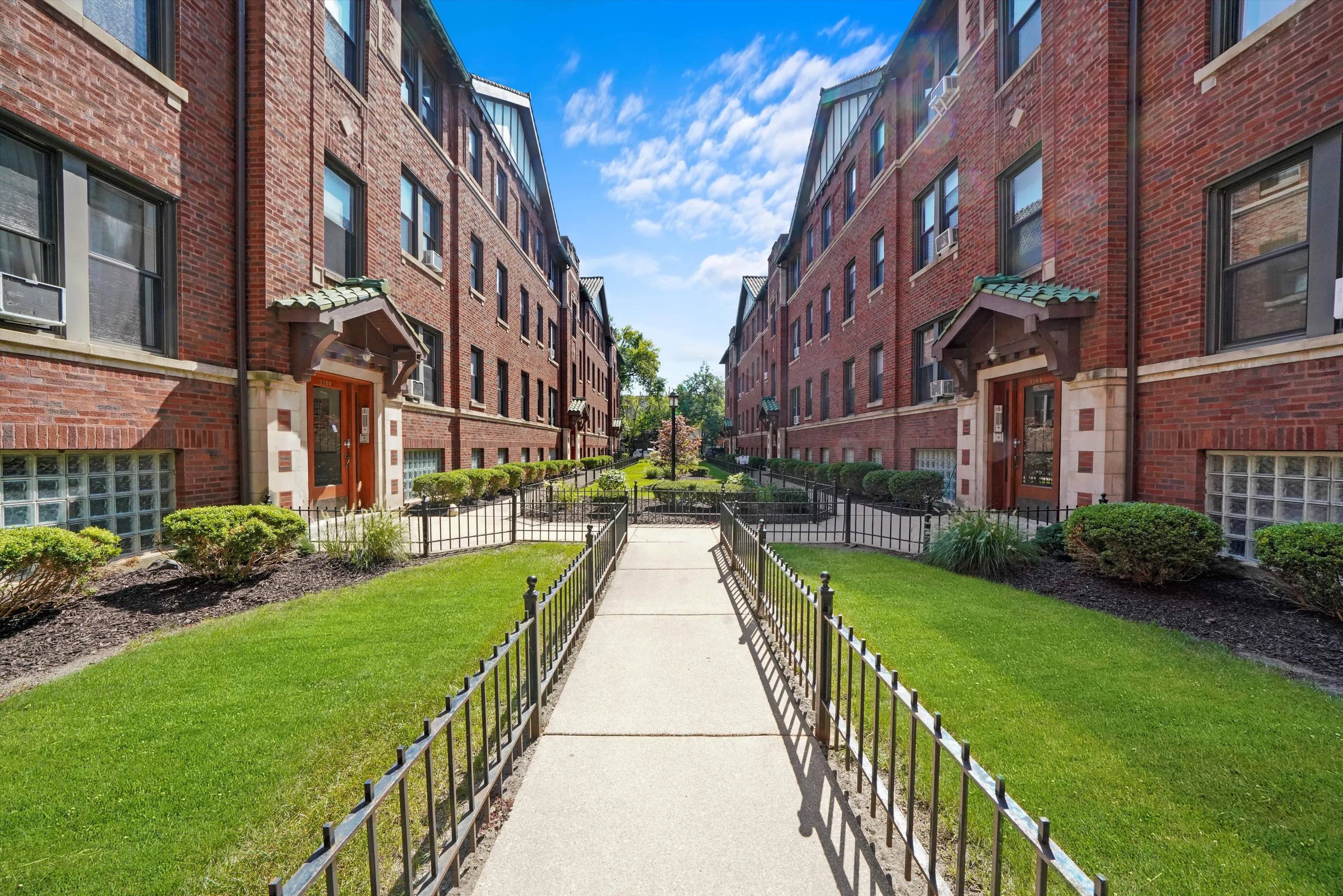 3304 W. Schubert 60647-unit#2i-Chicago-IL